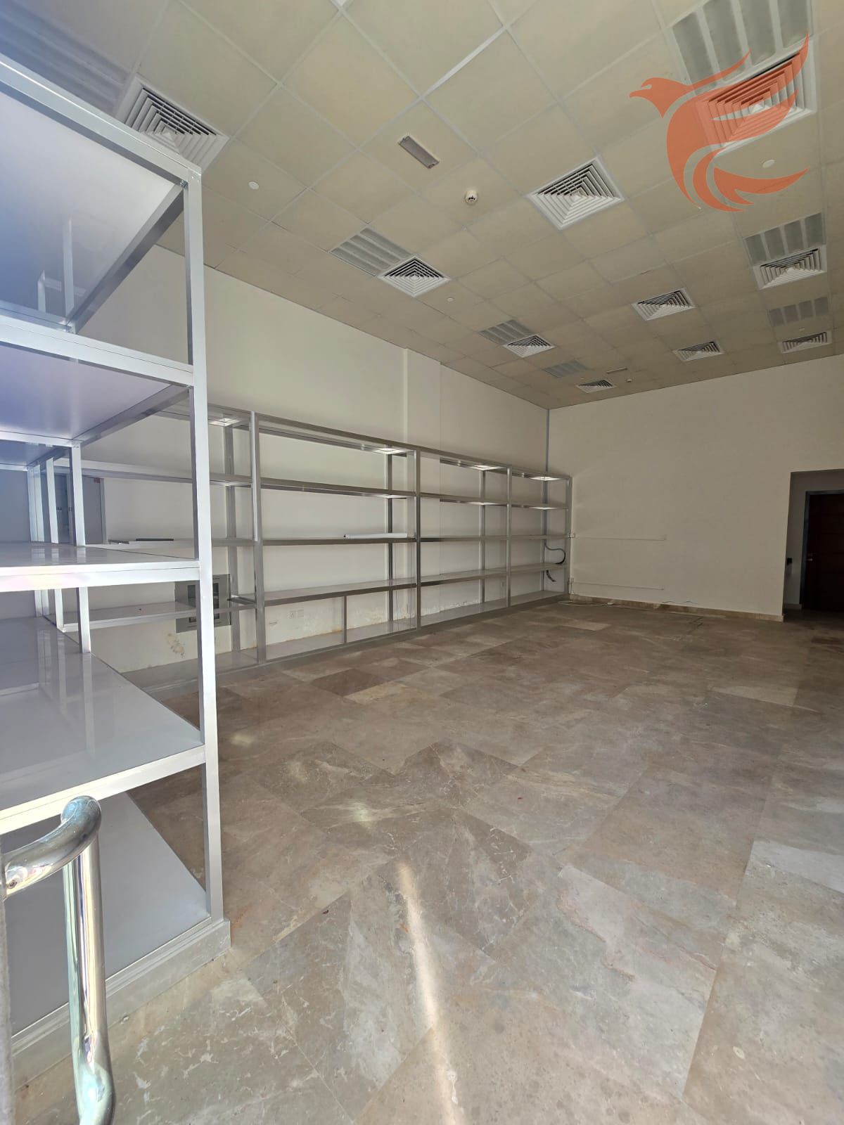 Shop for Rent 689 sq ft in Strategic Location