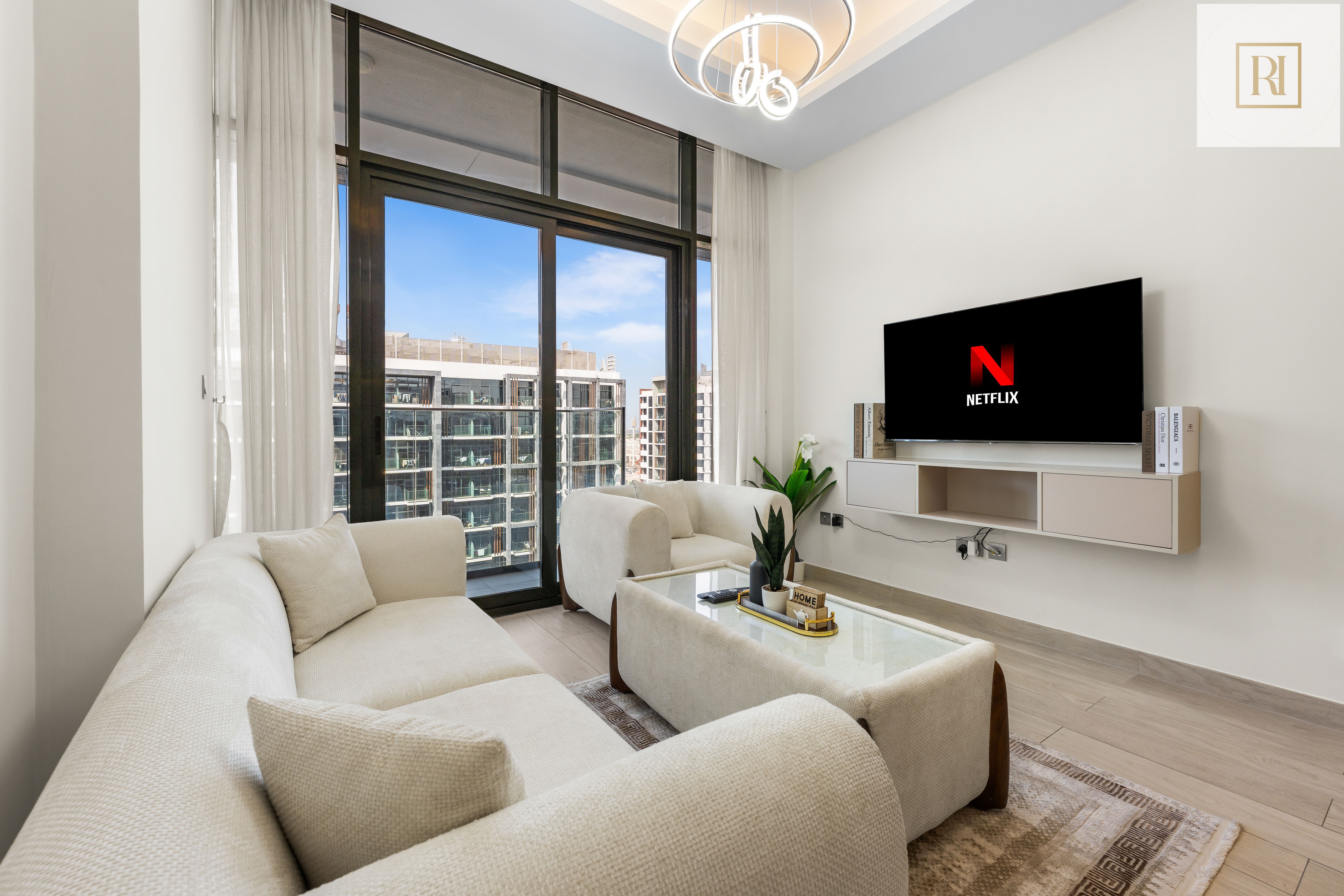 Bright Designer Stay in Luxurious Comfort with Burj view from Balcony