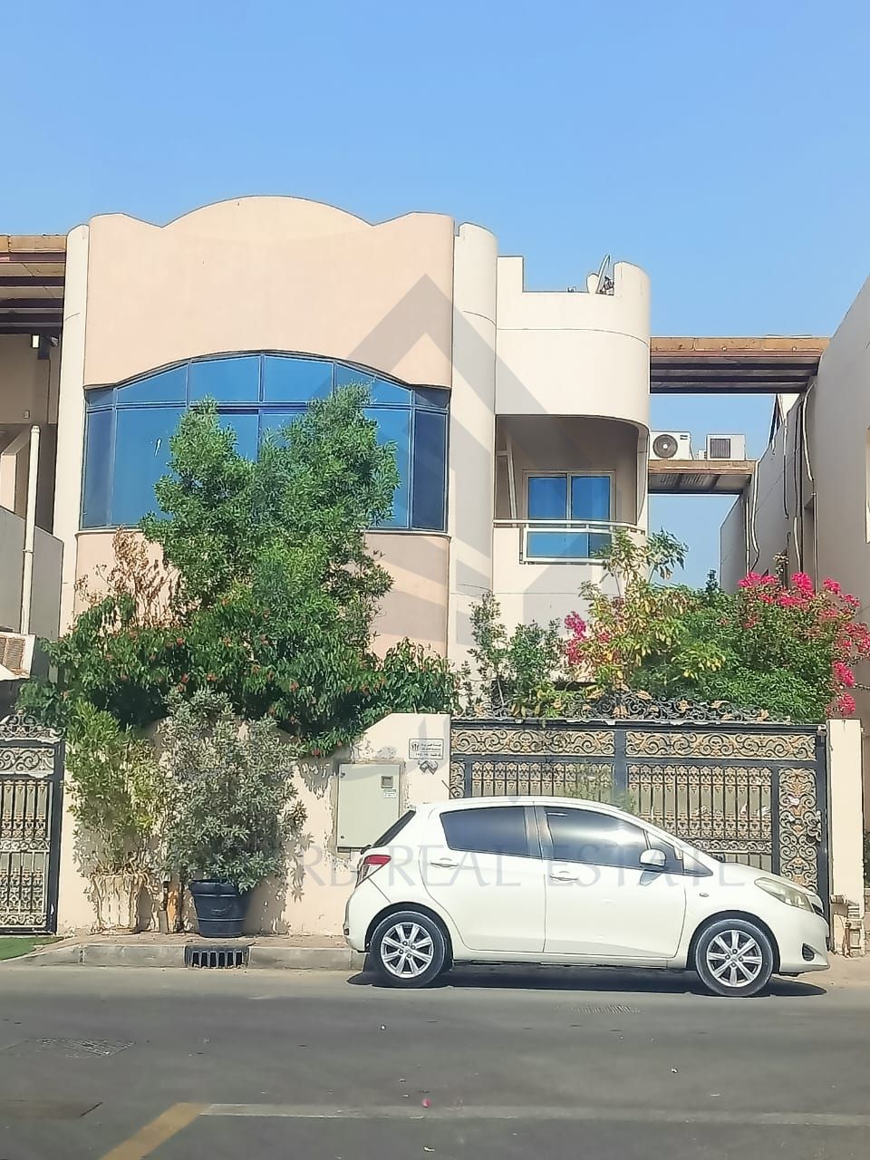 NICE 4 MASTER BEDROOMS AND FURNISHED TOWNHOUSE | SPACIOUS MAJLIS | CLOSE TO THE BEACH