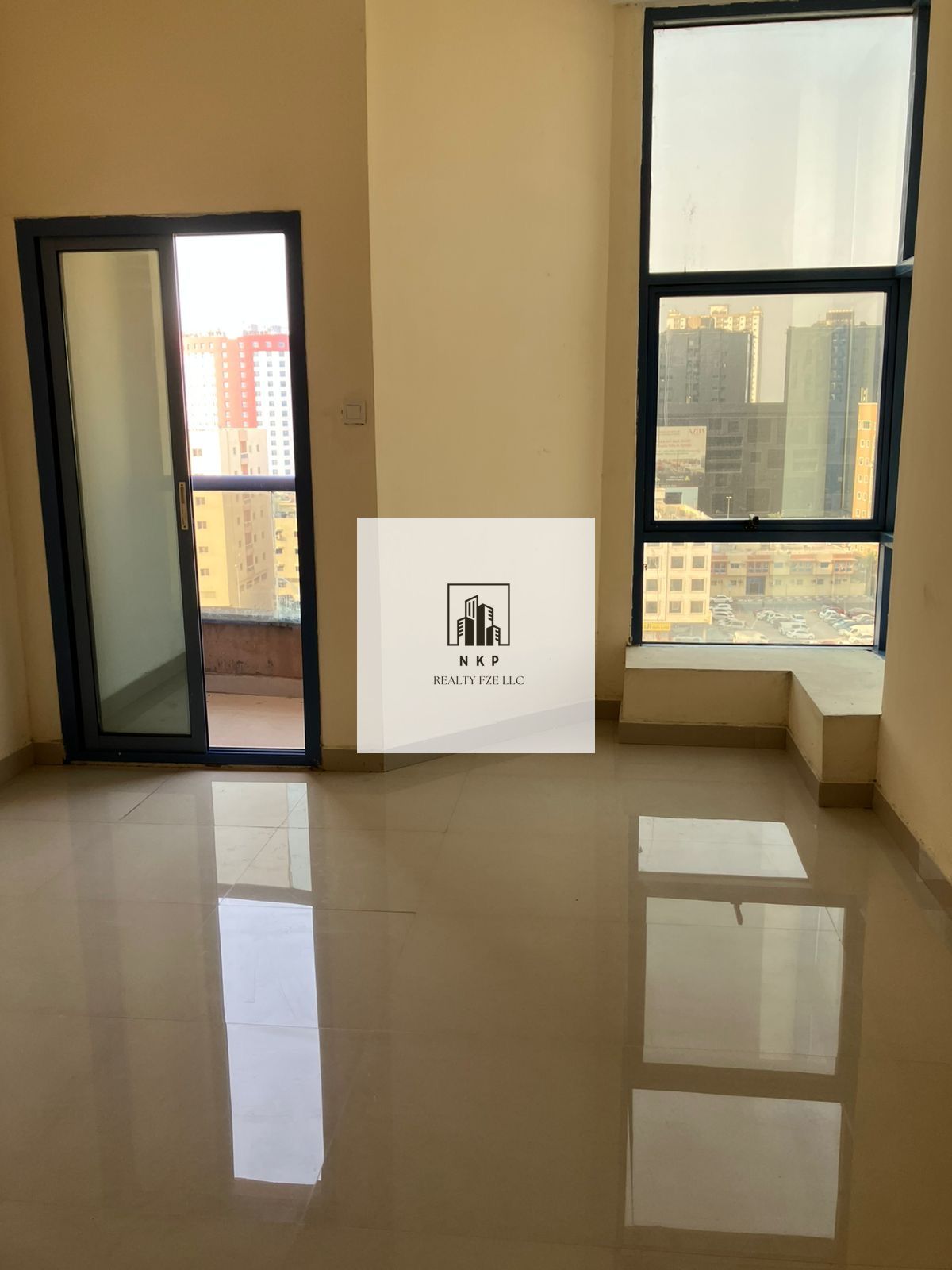 Spacious ready to move studio apartment with prime location