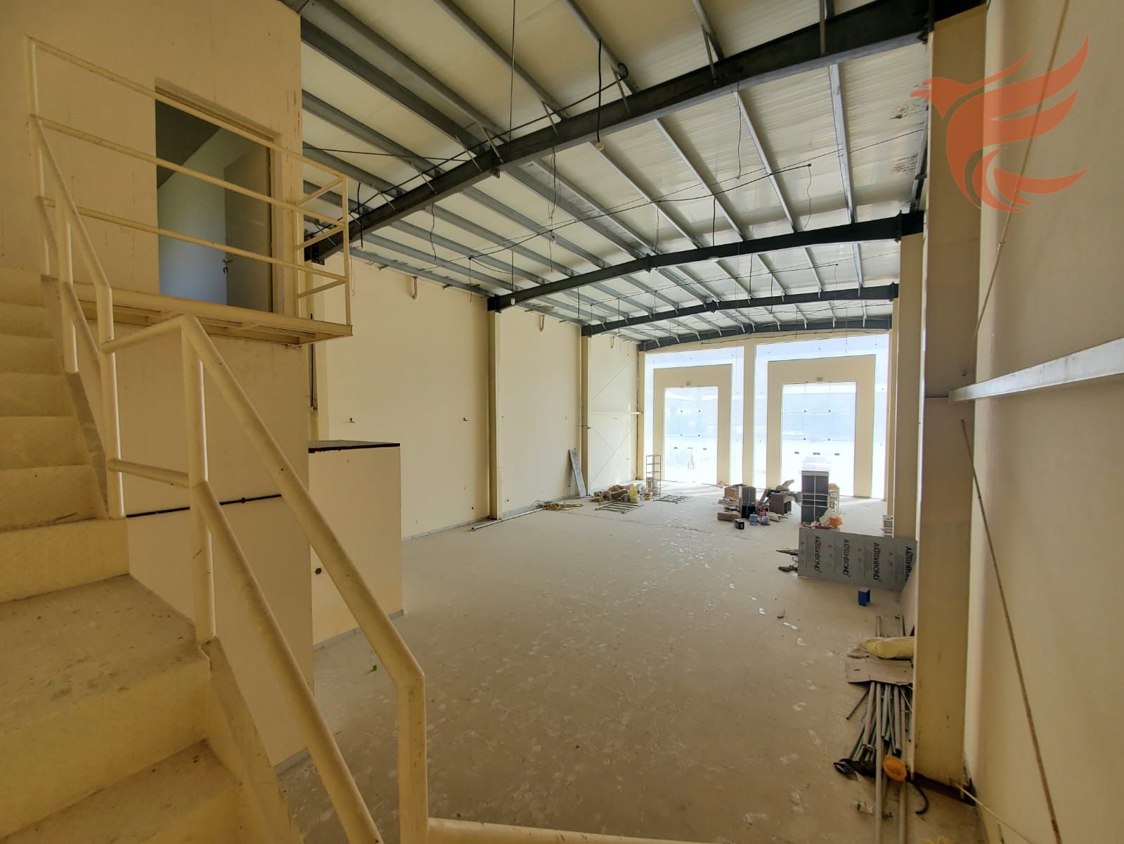 Luxury Showroom for Rent – Fully Equipped, 4,500 sq. ft