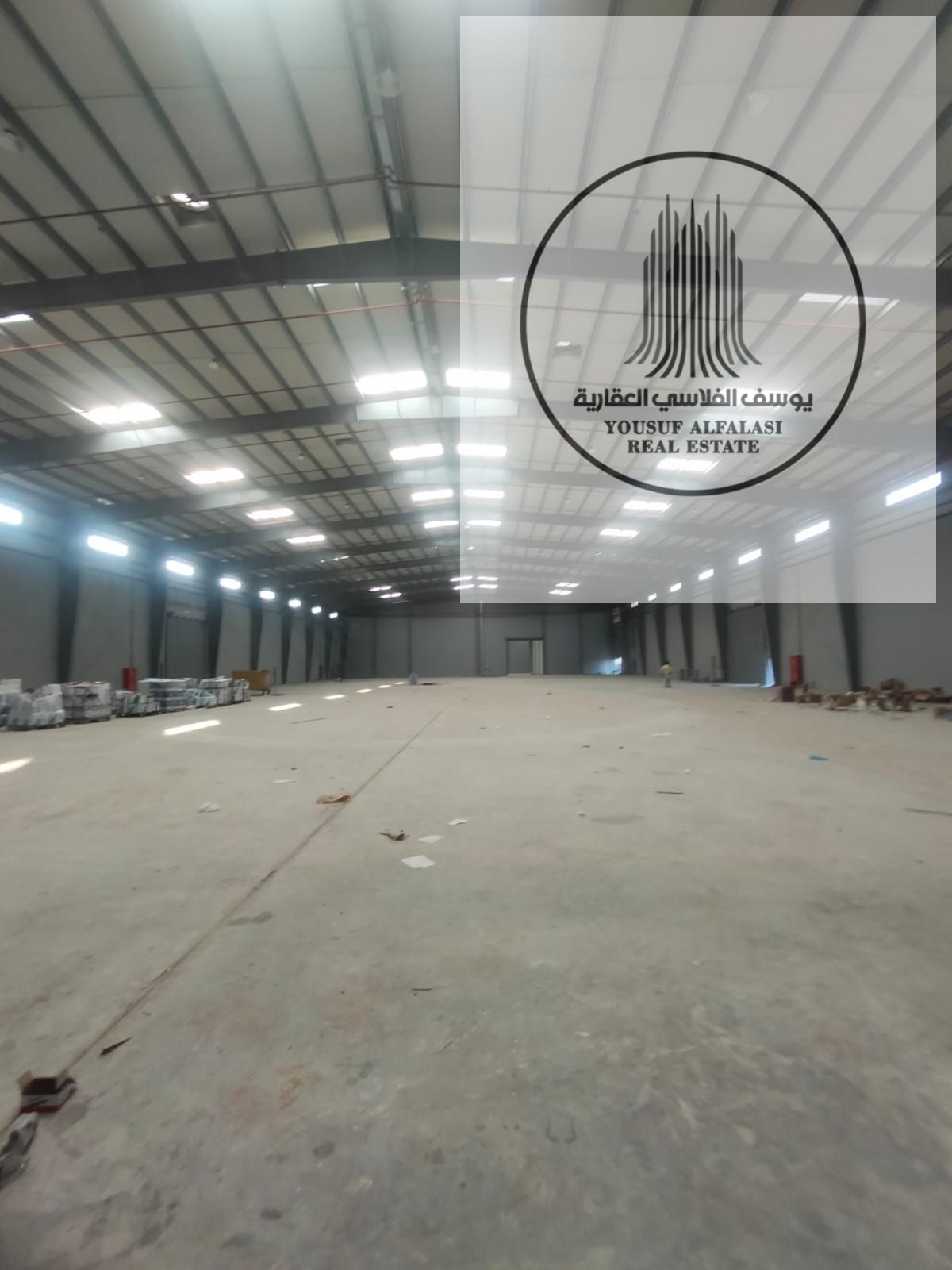 Large warehouse area of 316,013 square feet. Complex electricity 2500 kilowatts.