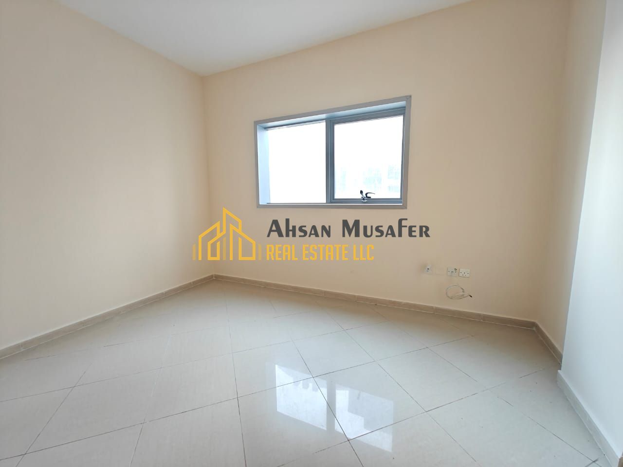 NO COMISSION 1BHK NEAR RTA BUS 40K- SAME LINE SAHARA CENTER- BALCONY, 4 CHEQS NAHDA SHARJAH