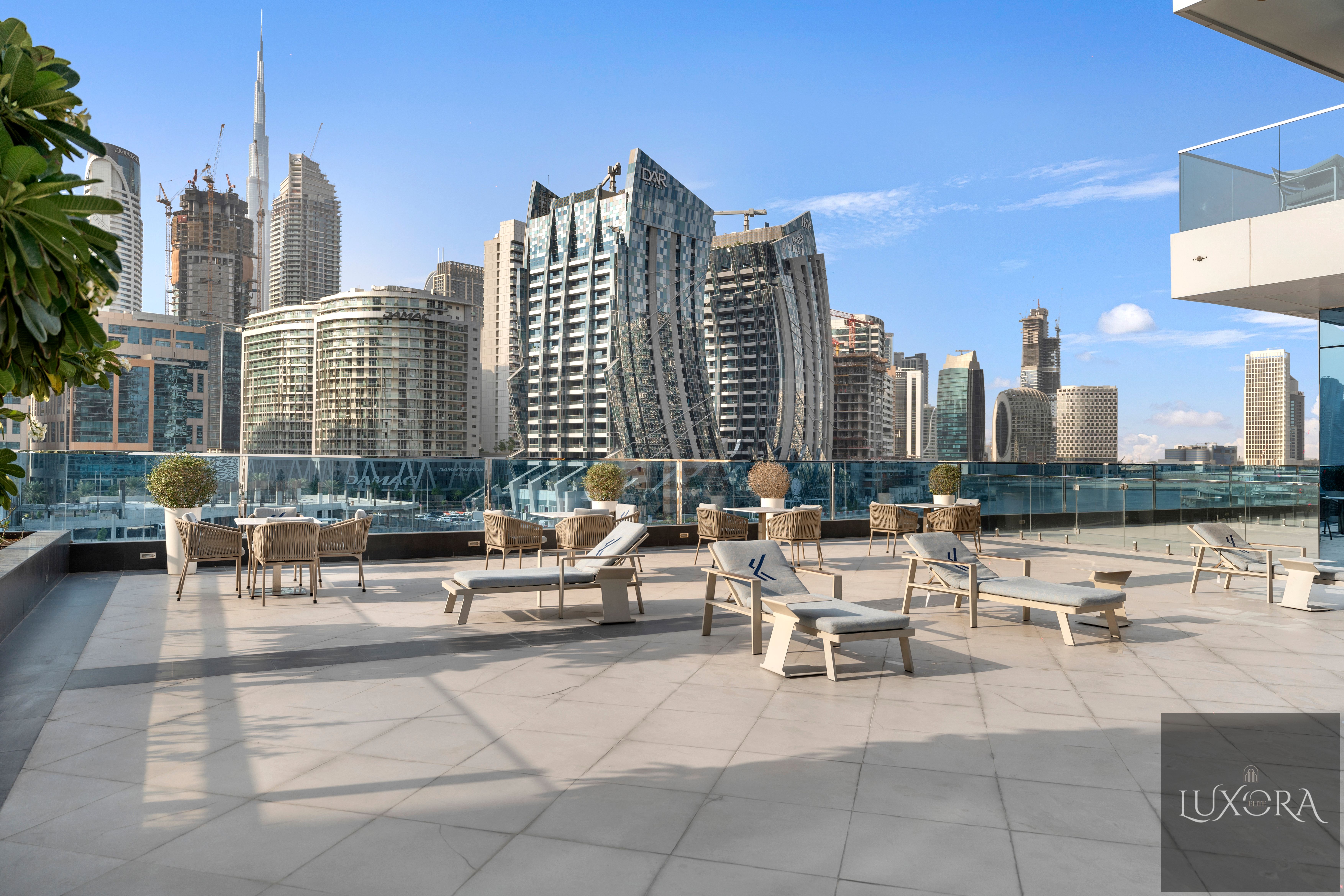 Upgraded Stylish 1BR | Canal & Swimming Pool View | 12 min to Downtown