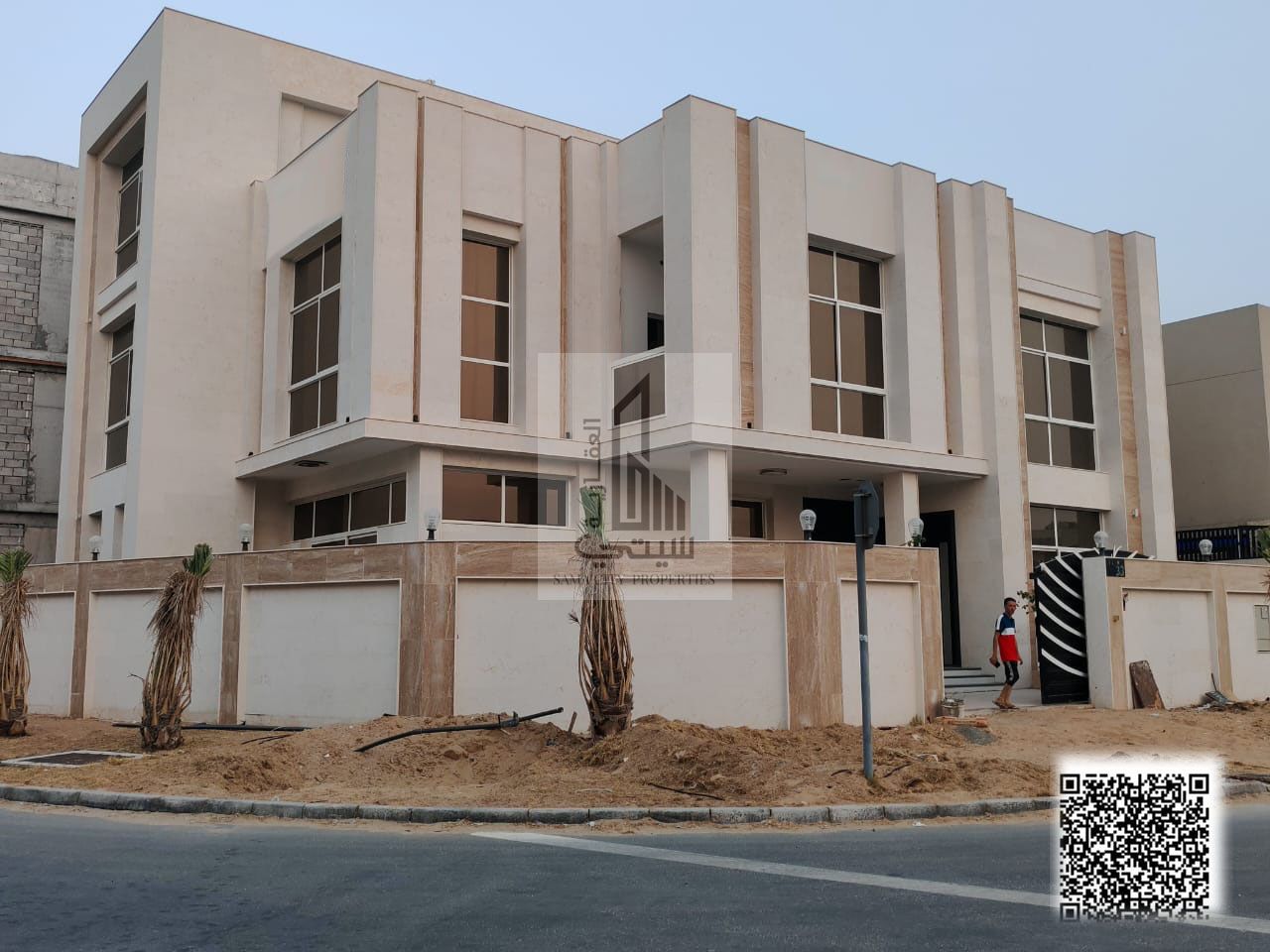 6 rooms freehold" or "large family villa close to Sharjah"
