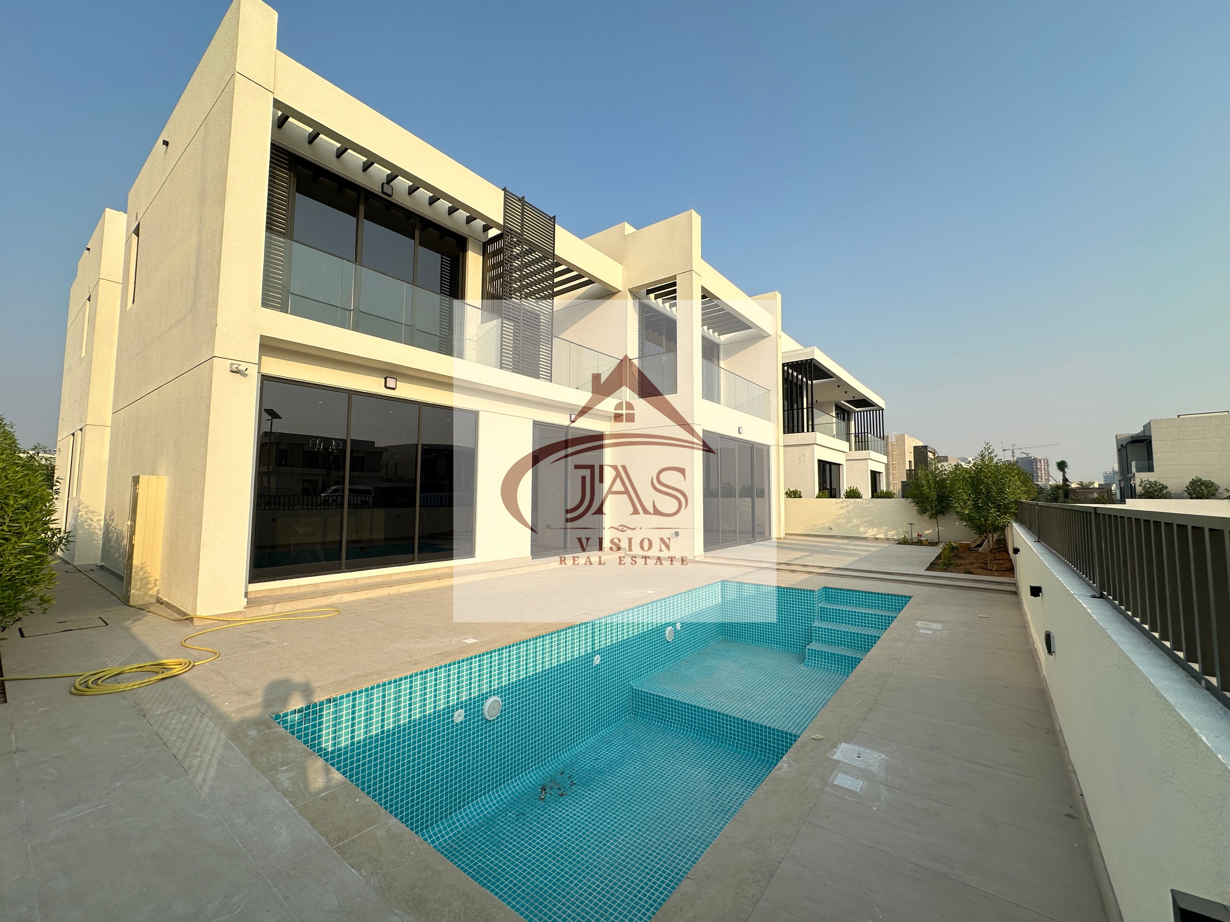 Brand new 5 bedroom villa with pool