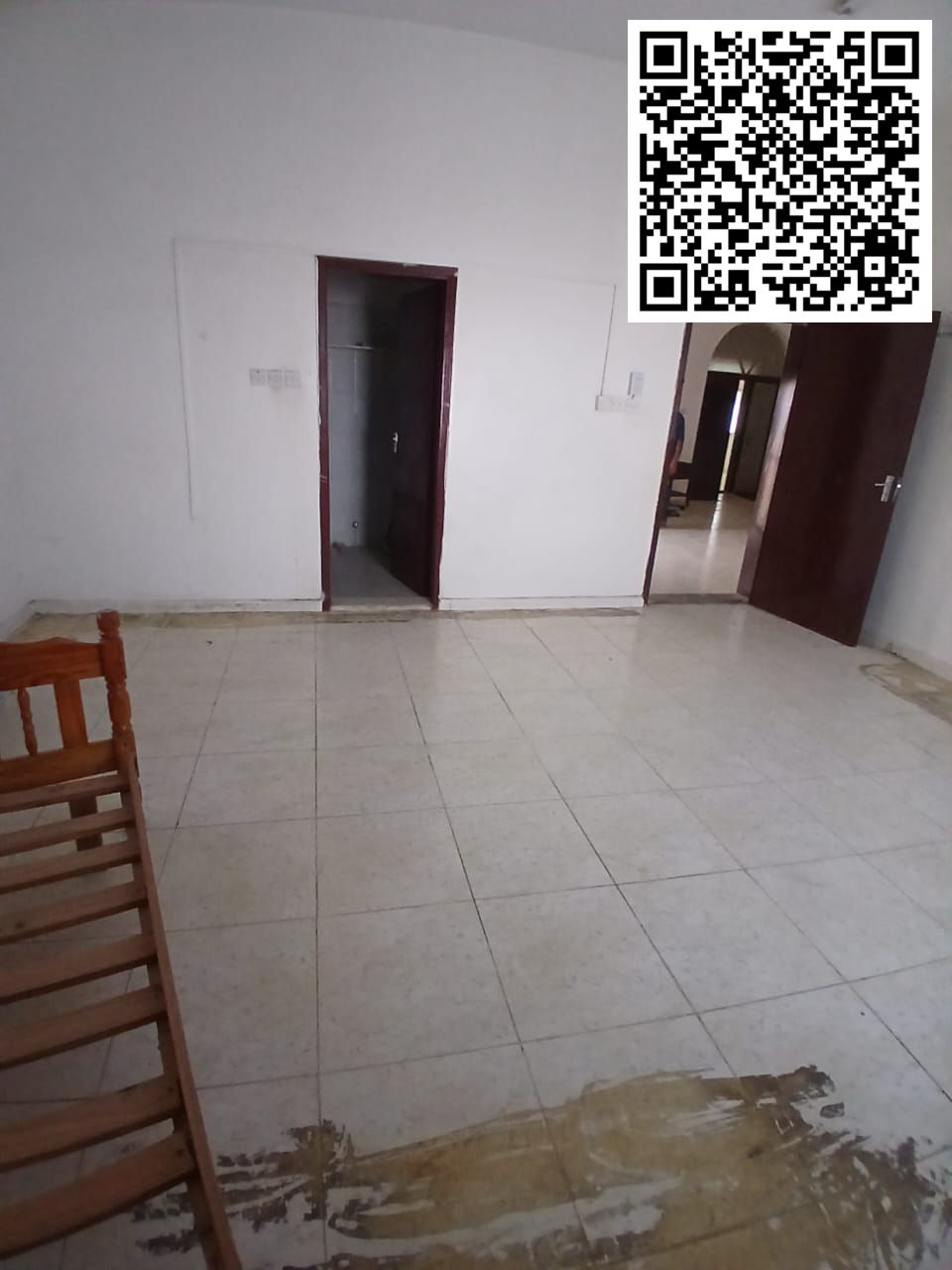For sale: Arabic house in Al Rumaila 1, directly on the sea. House area: 5,815 square feet. Residential investment permit: ground floor + 4 floors.