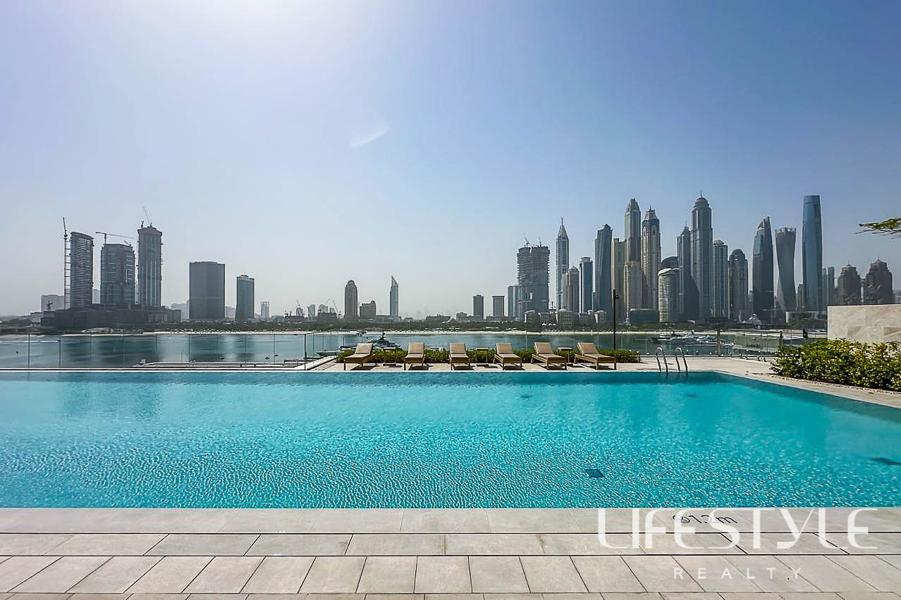 Full Palm View/ Fully Furnished/ High Floor