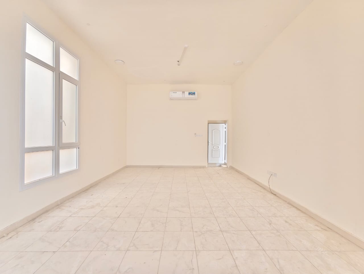 Hote offer 4 badroom villa in al noaf on the main road side with maid room rent 145k