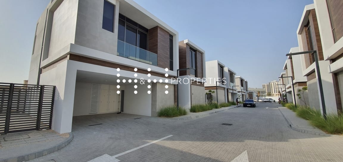 Contemporary 4 Bedroom Villa with maintenance in Barsha 1