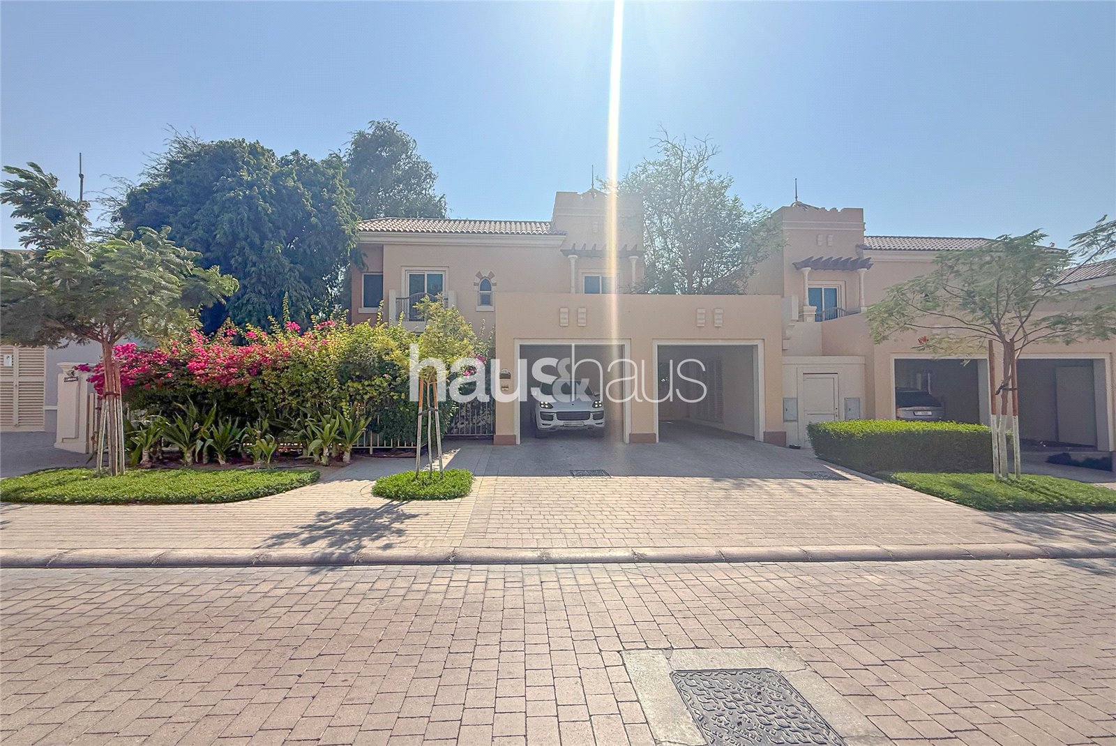Large Corner Plot C1 | Golf Course View | Pool |