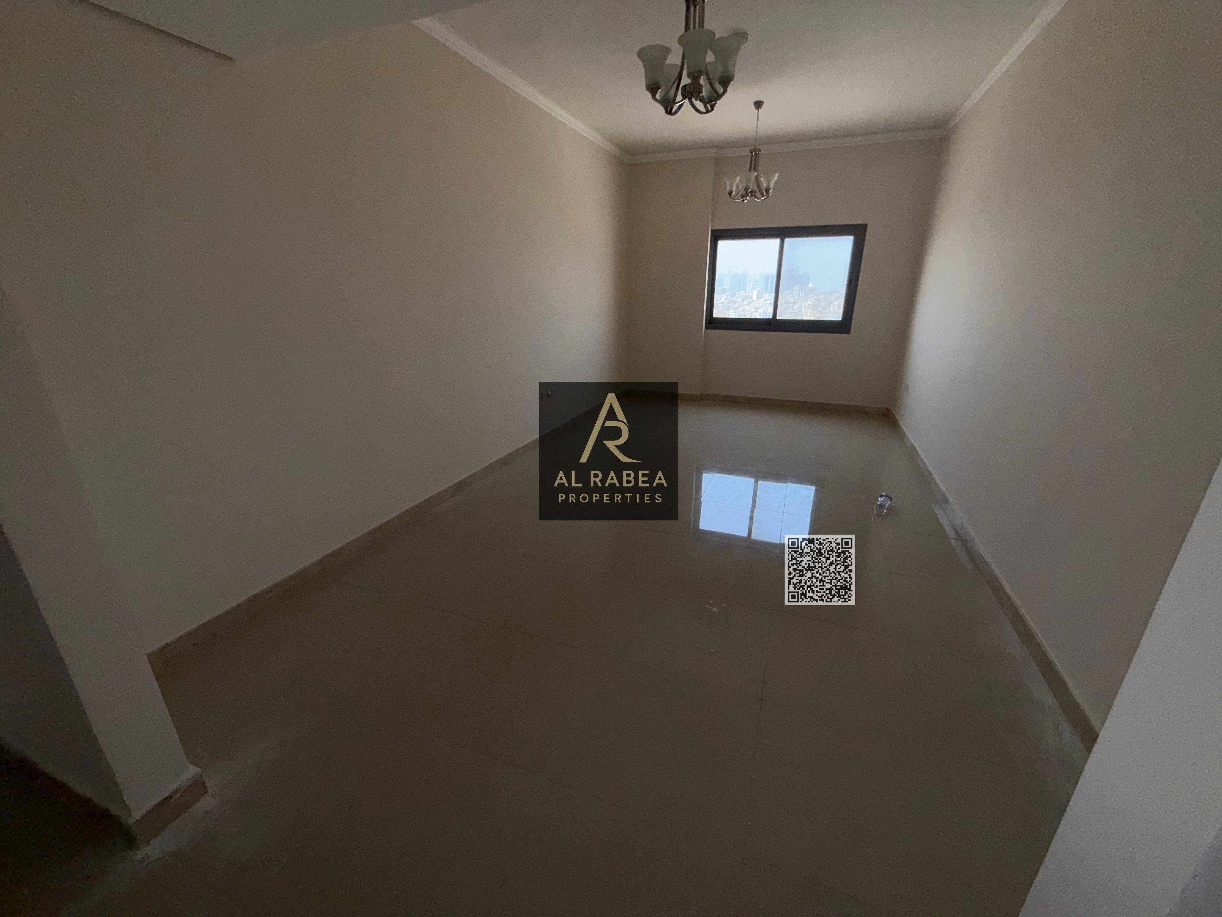 Opportunity to live in a family tower with a maid's room and a laundry room