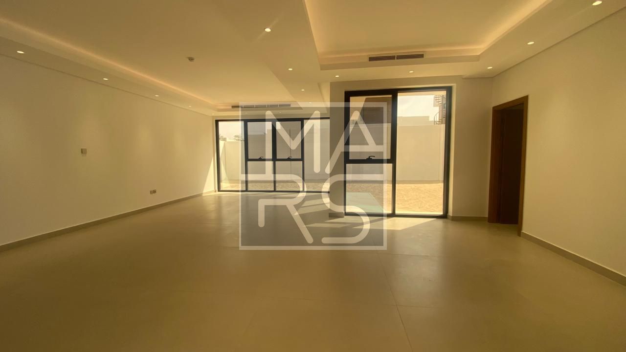 Spacious | Privacy | Bright |Brand New | Main Road View
