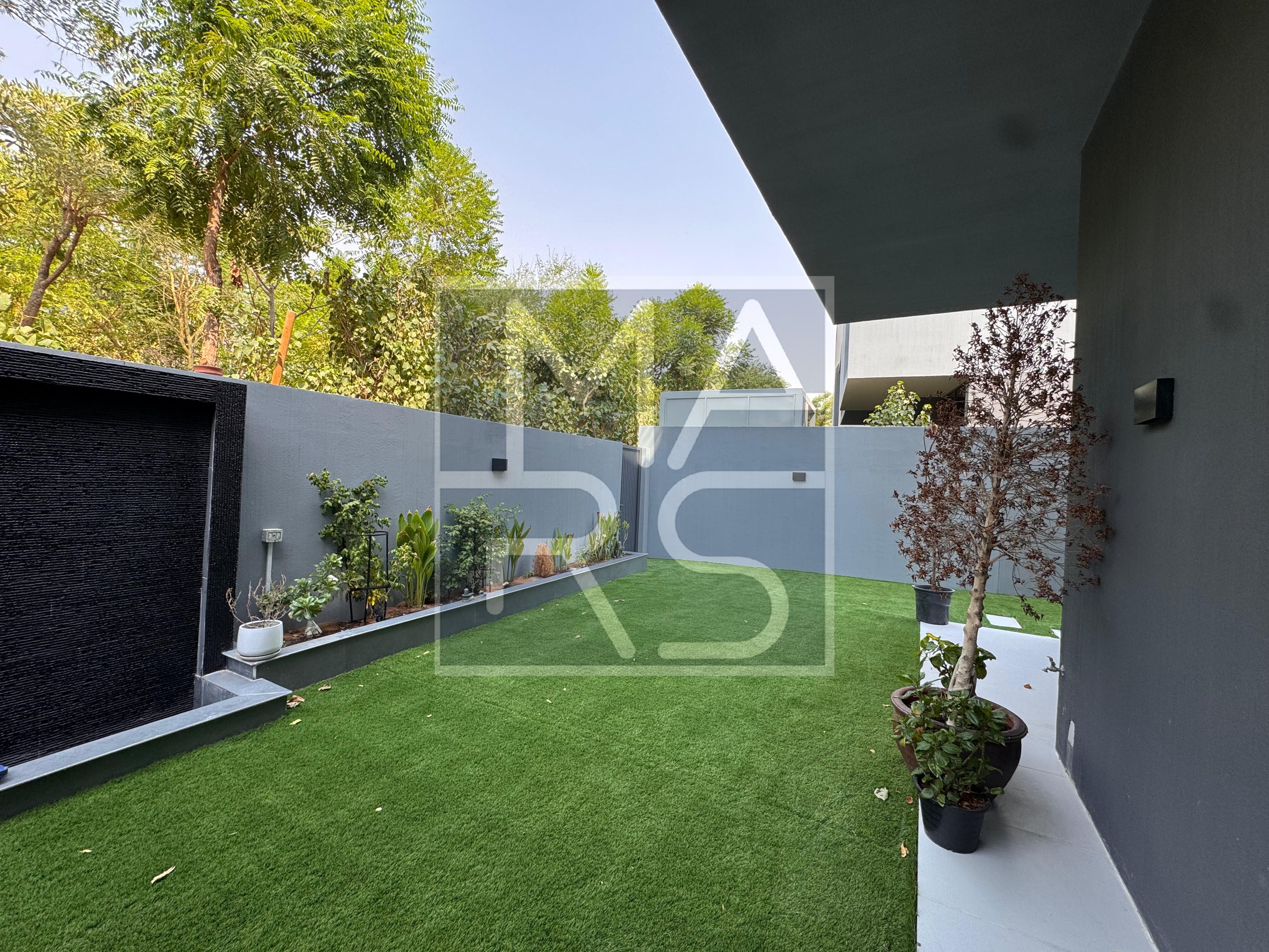 Spacious 5-Bedroom Home Designed for Modern Family Living/ Perfect Space