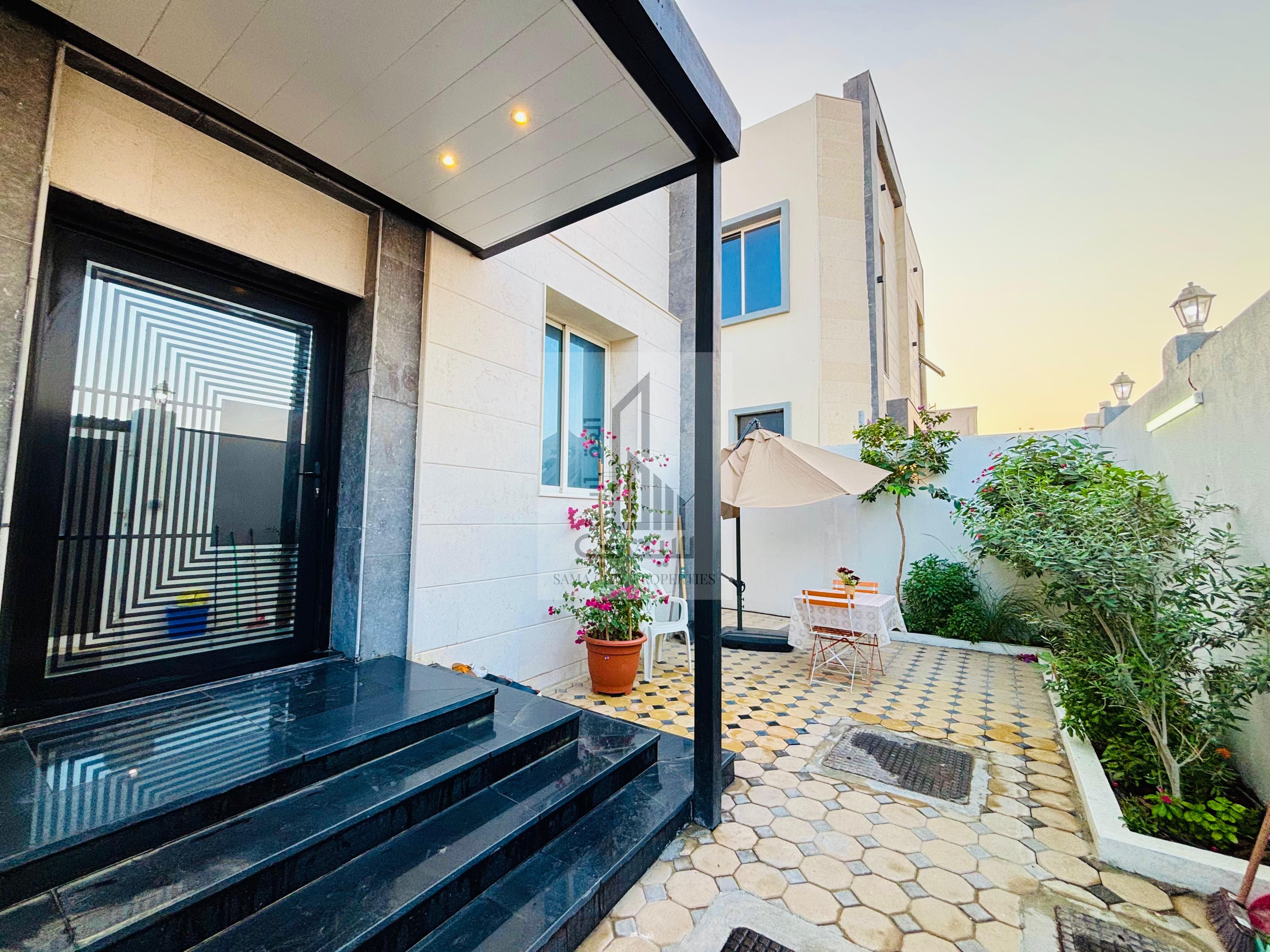 Ready-to-move-in villa for sale behind the mosque and directly opposite a park, excellent location on the main streetReady-to-move-in villa for sale
