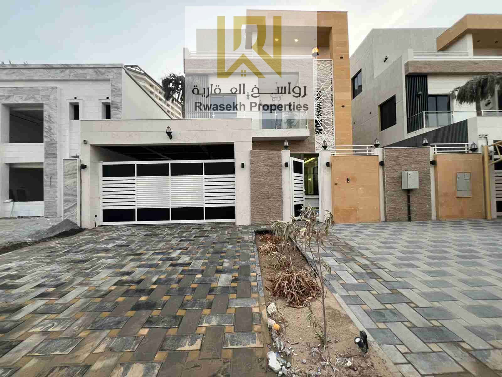 5 bedroom villa include AC with swimming pool and roof