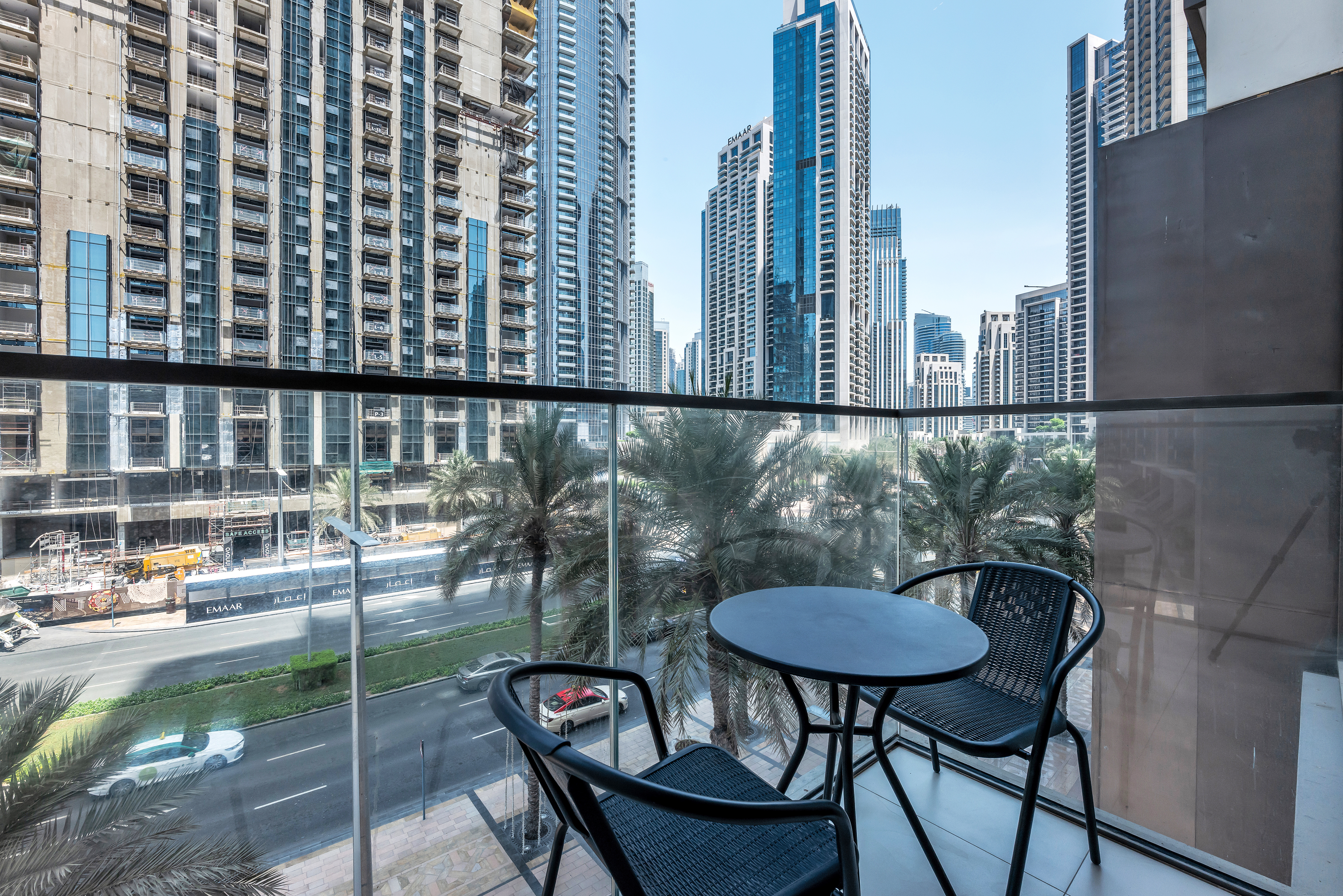 luxury living with 2 BR Premium Apt & Burj Khalifa Views