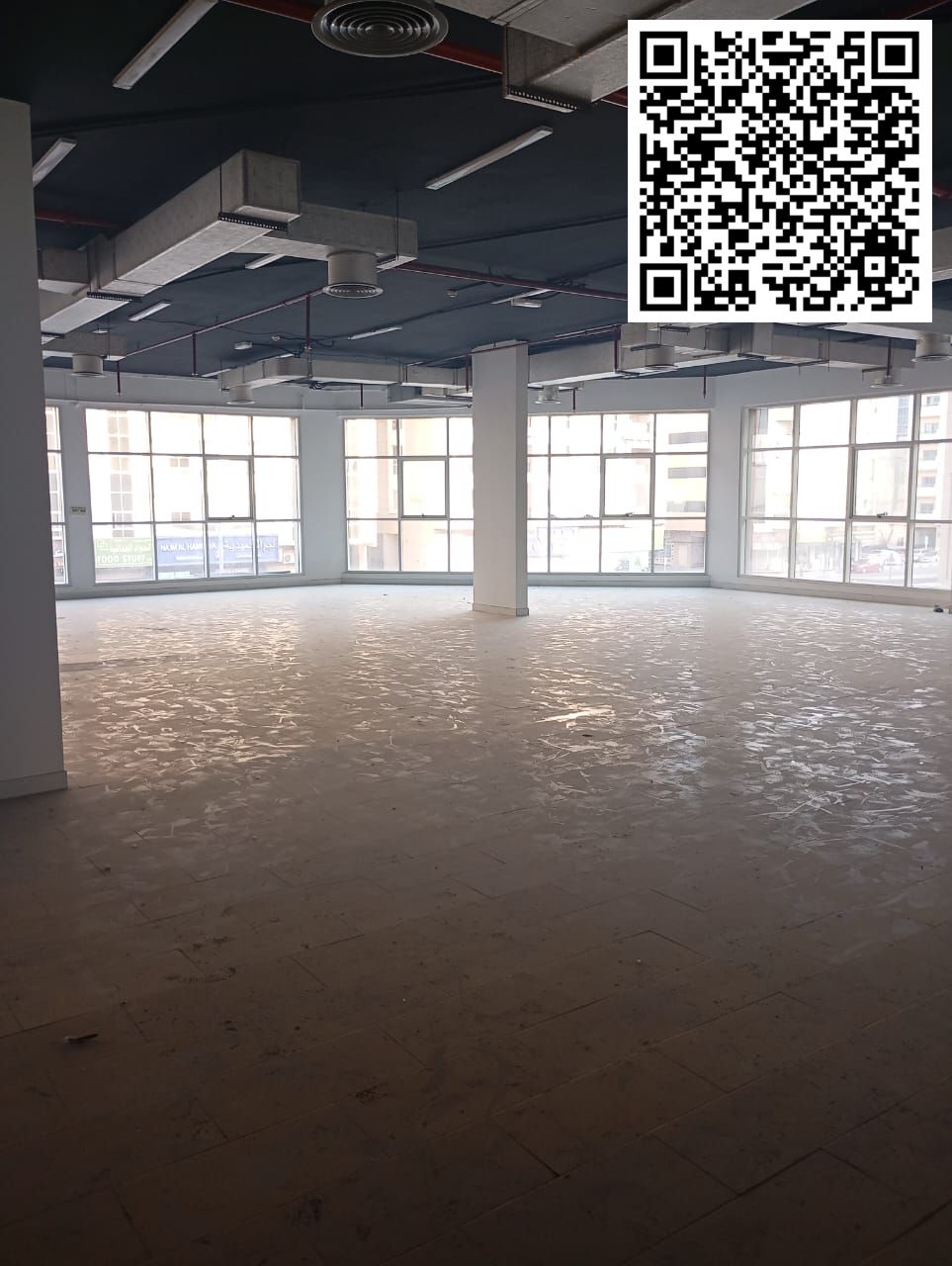 Commercial floor for annual rent in Al Hamidiyah, Ajman 8,000 square feet, 5 bathrooms, a kitchen, and a storage room, on the corner of two streets, i