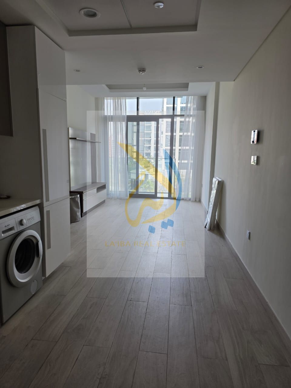 Bright n Spacious 1 BR Semi furnished Blvd View
