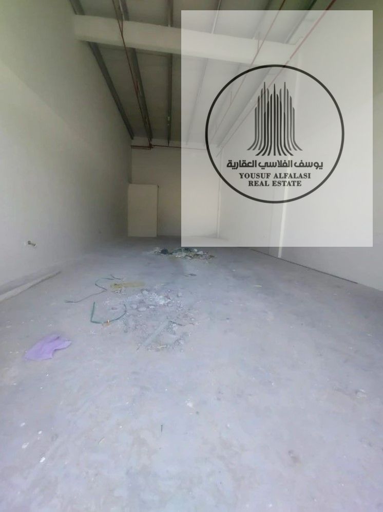 For rent at an excellent price, a 1300 square foot warehouse with 25 kilowatt electricity