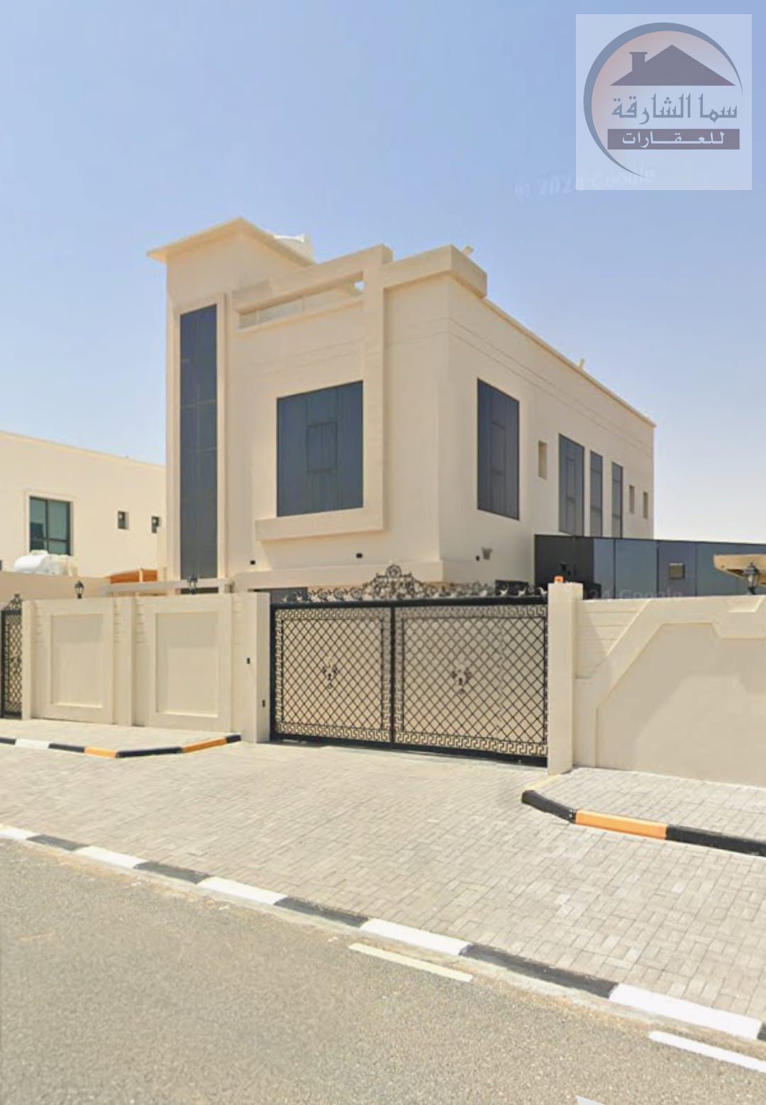 For sale, a two-story villa in Al Tay area, east of Sharjah, a very suitable location, the area is 11,300 square feet, on two streets, front and back,