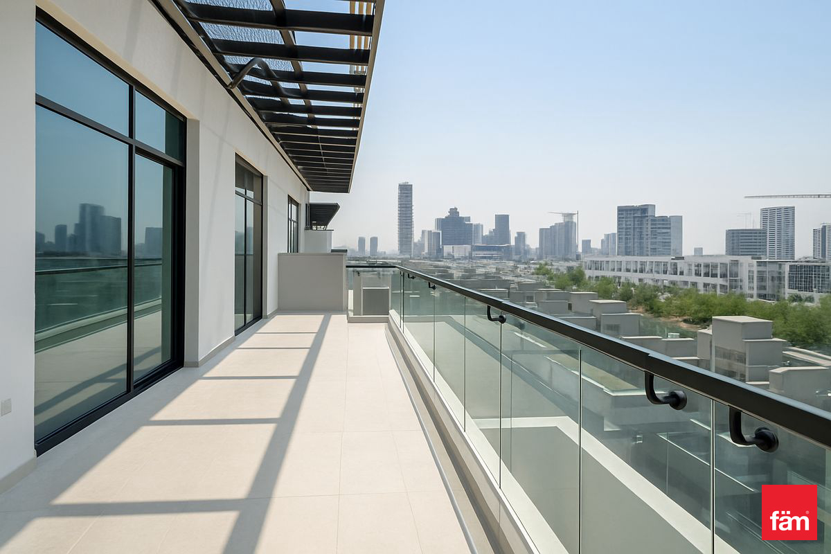 VACANT Upgraded 2BR | Top Floor Panoramic view
