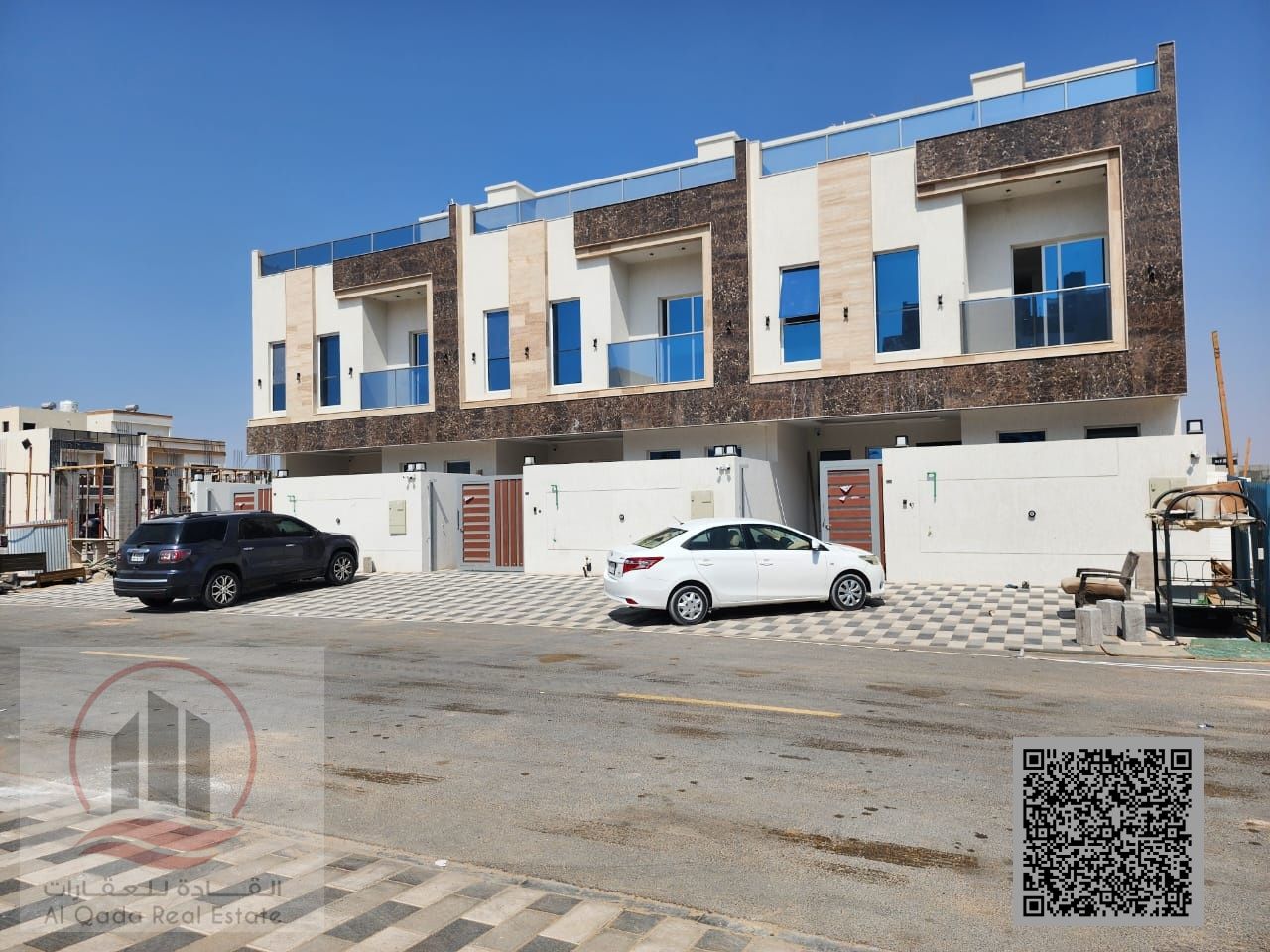 For sale, a villa in Ajman, Al Yasmeen area, 5 master bedrooms, a majlis, a hall, a roof, and a maid's room. Freehold for all nationalities, with the
