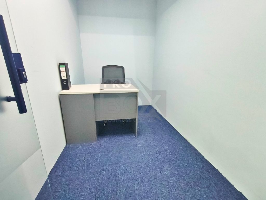 Flexible Desk Spaces | Ideal for Freelancers & Startups | Prime Location Business Center