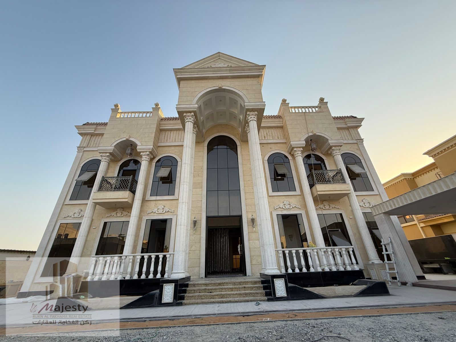 For sale: a villa in the Al Hoshi area of Sharjah Emirate, first occupant, two floors, super deluxe classic finish, featuring an elevator, swimming po