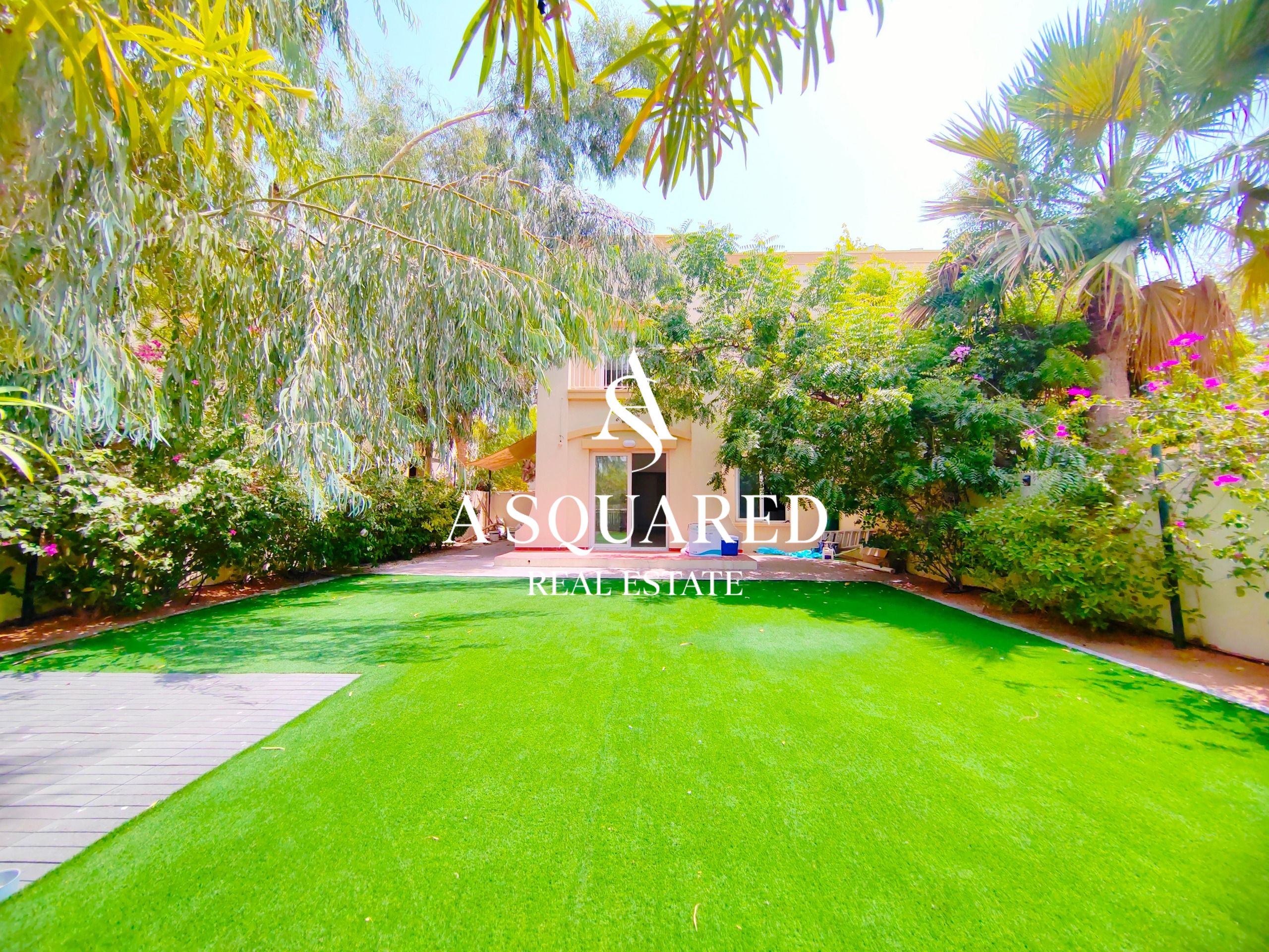 NEWLY RENOVATED / LAKE VIEW / READY TO MOVE