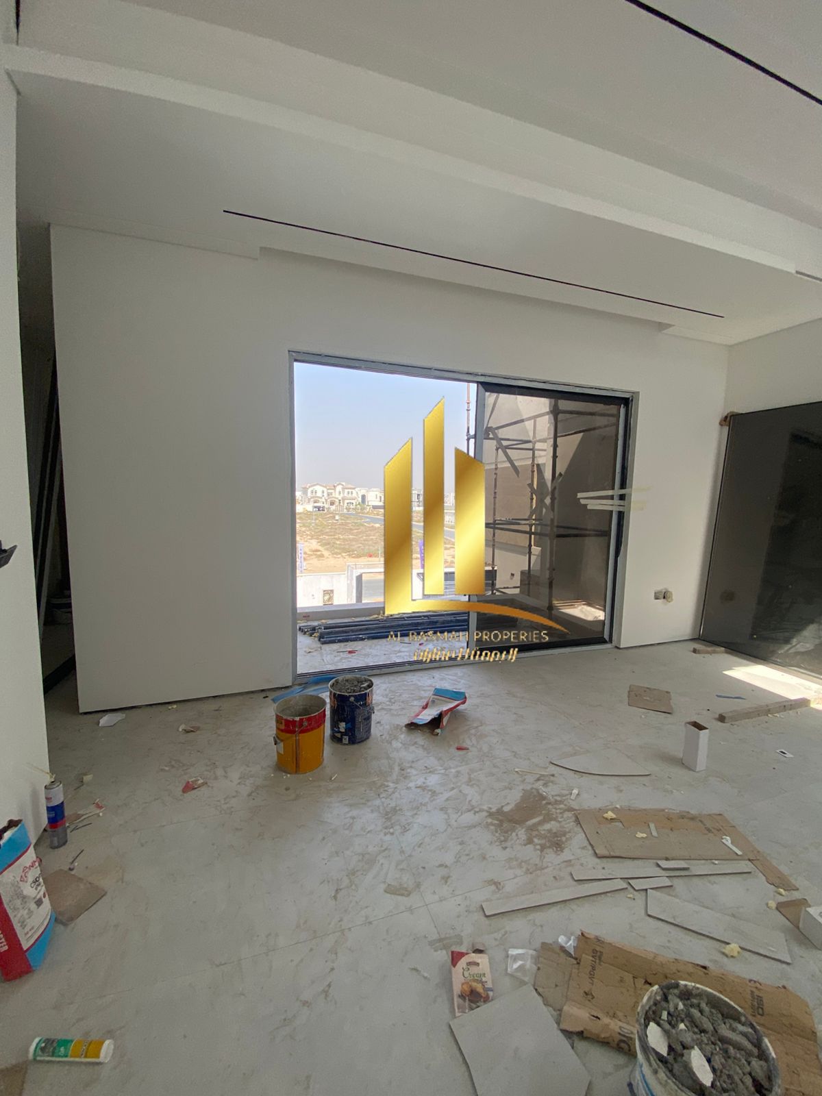 Villa for sale in Al-Hawshi, directly opposite the park.