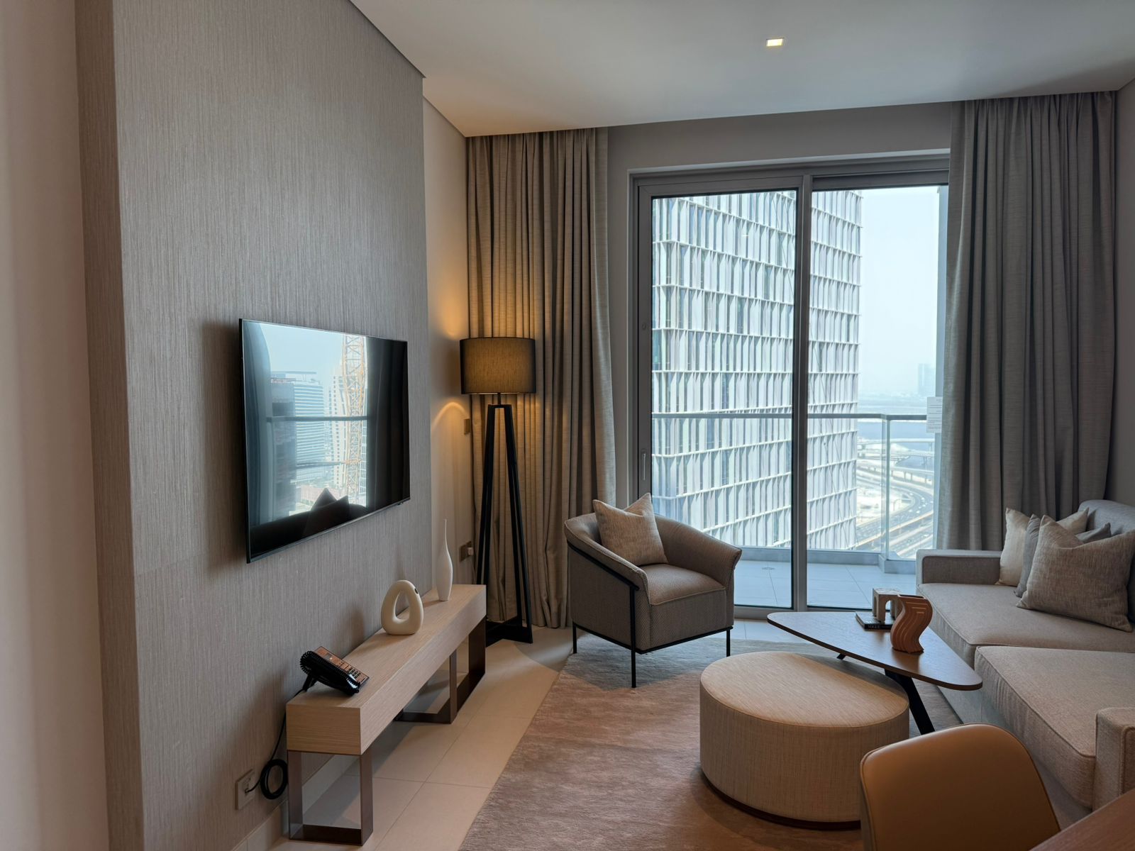 Elegant 2 Bedroom | Luxurious | Connected to Mall