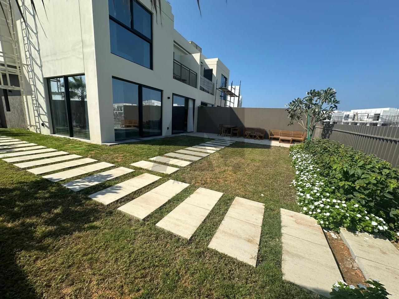Modern Townhouse for Sale | 4 Beds+Maid | Beach Sea View