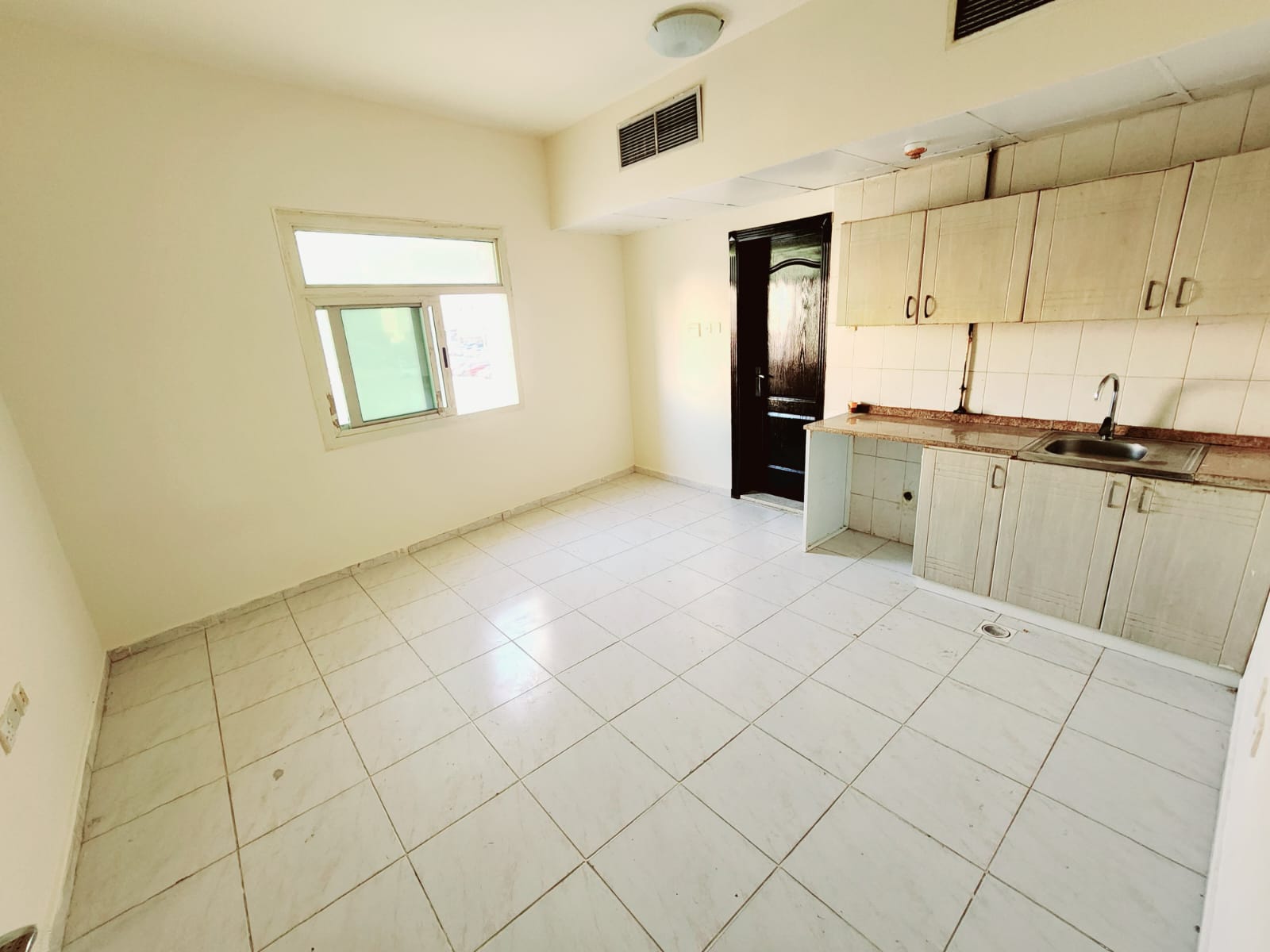 Lavish studio available school area fully family building in Muwailha Sharjah Call Ahsan Ali