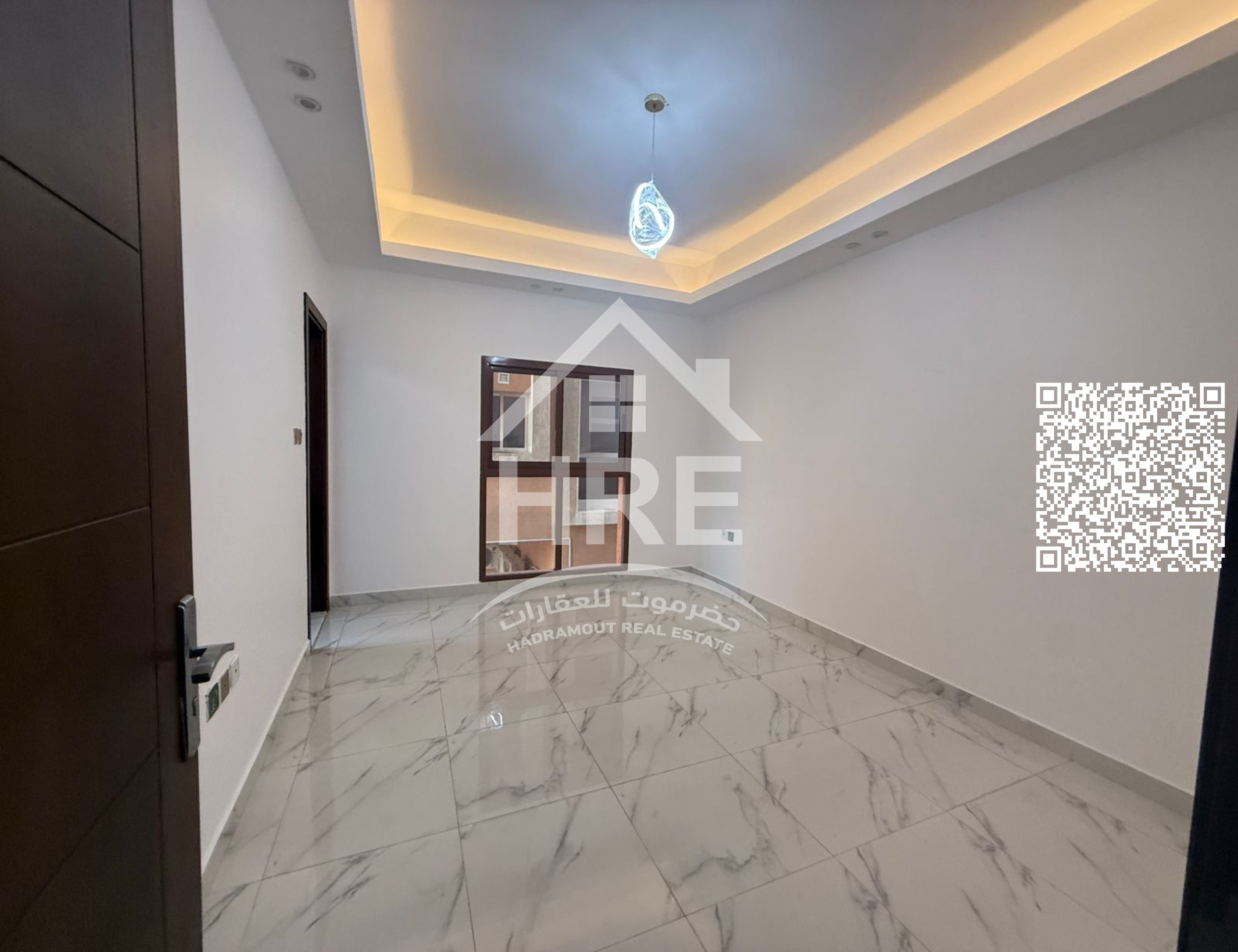 Spacious 2 bedroom, 3 bathroom apartment with balcony and central air conditioning in a strategic location.