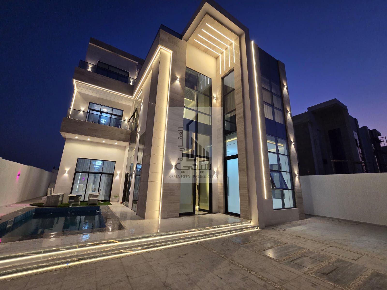 For sale: A distinctive classic villa with the finest finishes, including a swimming pool, directly on Sheikh Mohammed bin Zayed Road. Registration