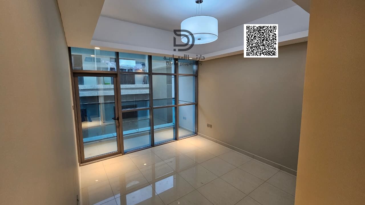 Room and living room / Free parking / Good location /