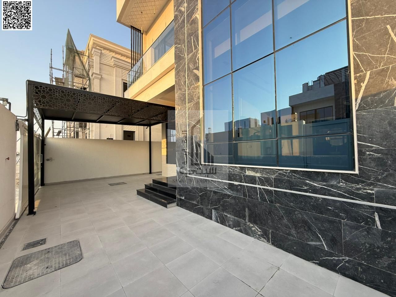 Villa for sale in Al Helio Features: 7 master bedrooms • Majlis with bathroom • Living room with bathroom • Main kitchen • Maid's room • Large setbac
