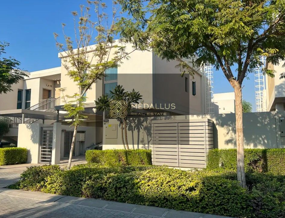 3 BEDROOM TOWNHOUSE-BEST LOCATION- PREMIUM UNIT-HIGH ROI -BEST PRICE- EASY PAYMENT PLAN