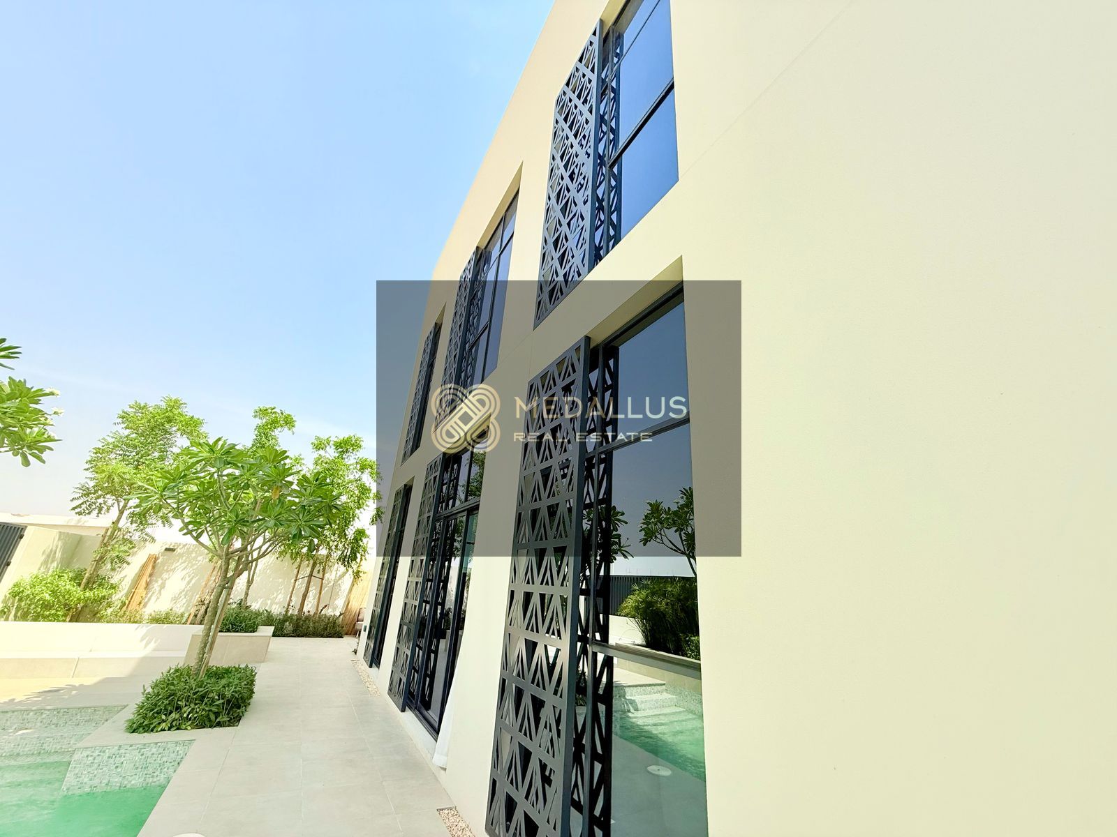 3 Bedroom Townhouse for Sale in Al Hayyan Sharjah | Crystal Lagoon | Smart Home | Prime Location