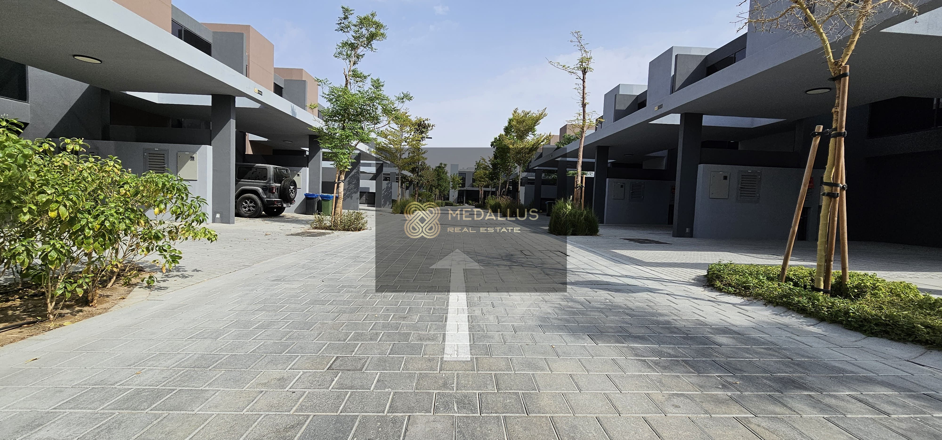 LUXURY 3BR CORNER TOWNHOUSE | PRIME LOCATION | PRIVATE GARDEN