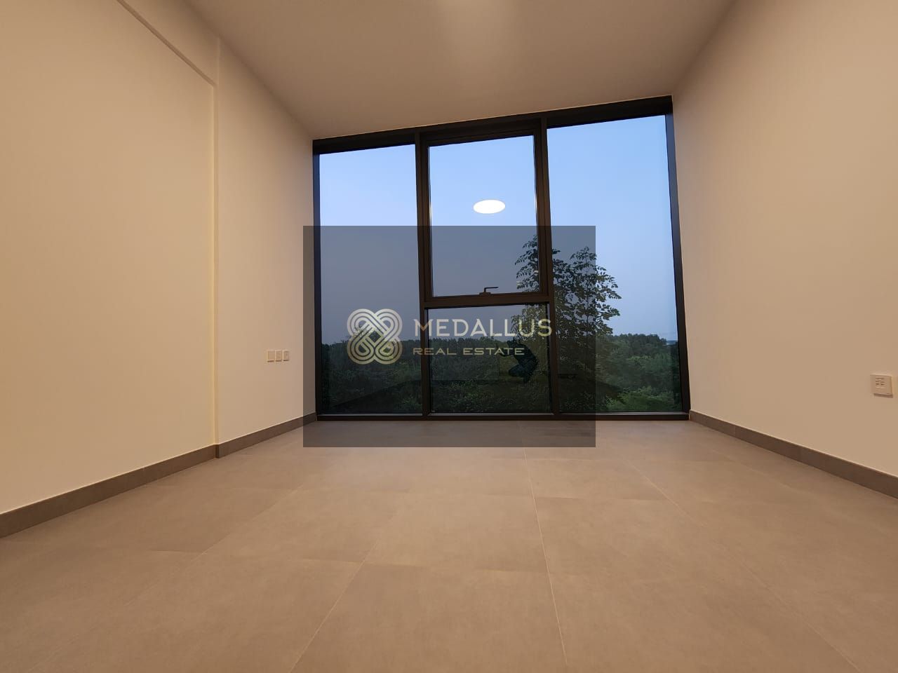 Ready to move 2-bedroom apartment | Smart home | Prime location | Freehold