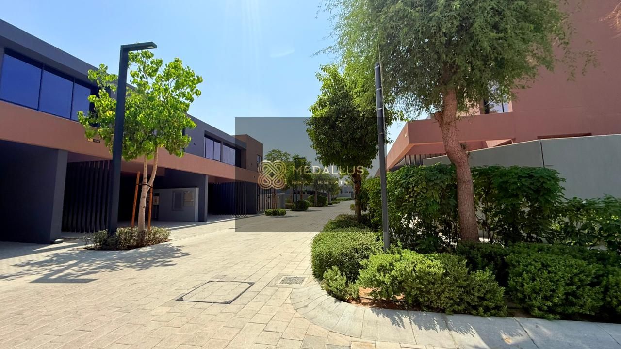 Ready Unit | 3 Br | Luxury Townhouse | Strategic Location | Gated Community