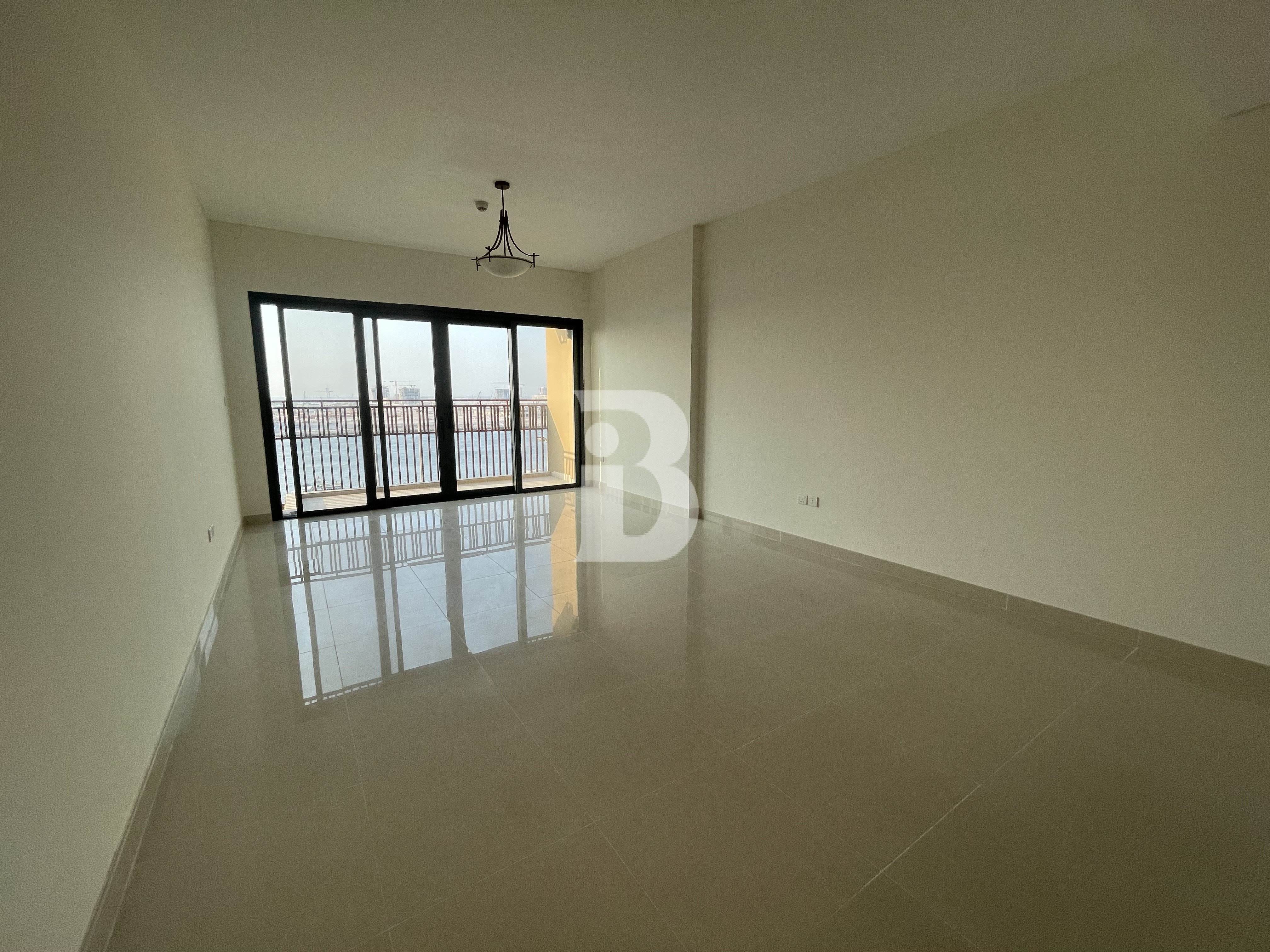 LUMINOUS I BRAND NEW BUILDING I GREAT AREA I