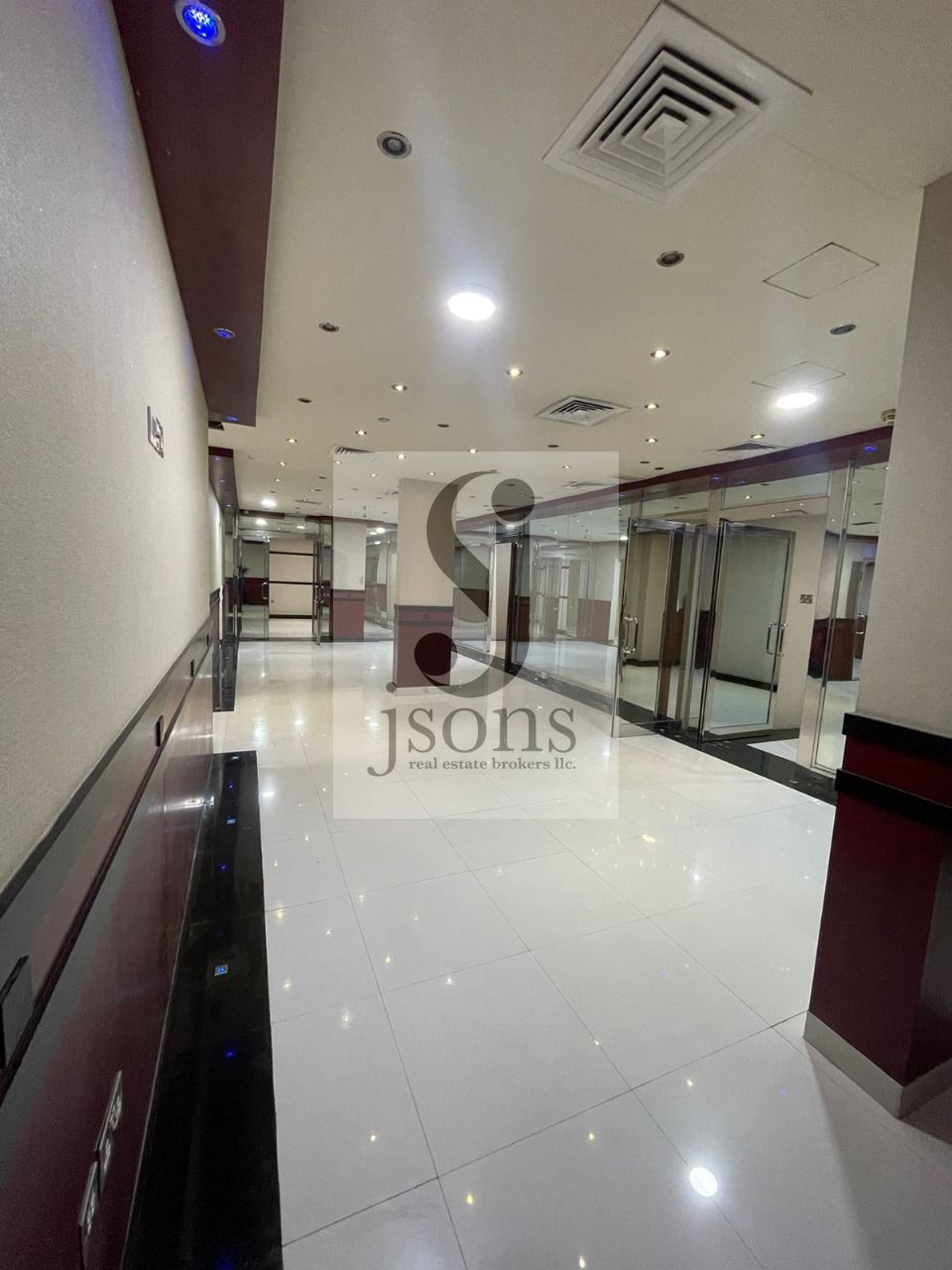 SPACIOUS OFFICE UNIT | UNFURNISHED