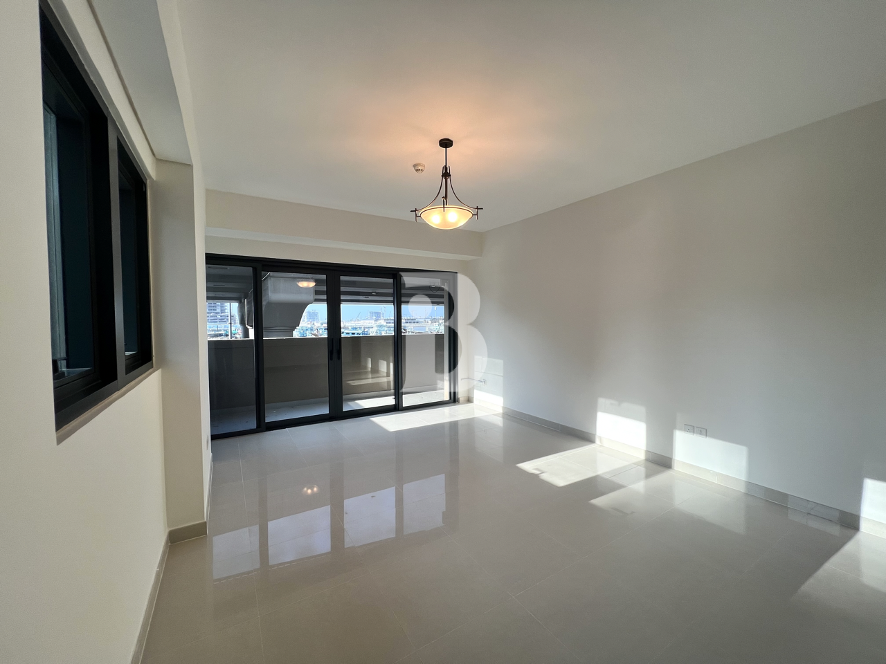 SPACIOUS UNIT I NEW BUILDING I LUMINOUS