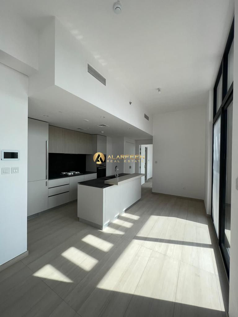 Fitted Kitchen | Elegant | Community View