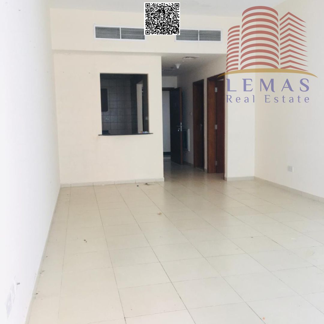 One bedroom and living room with partial view, larger area, available in installments.