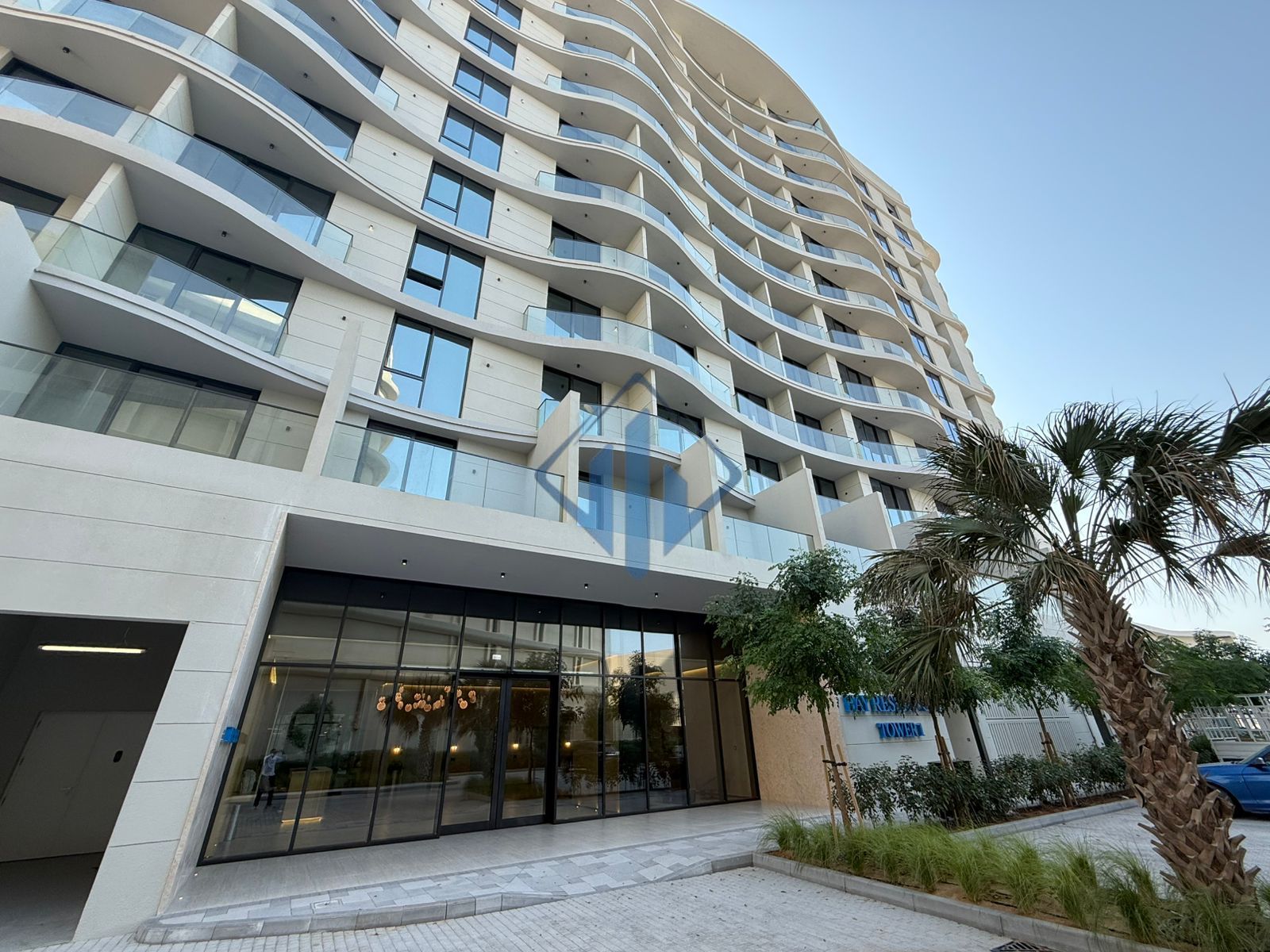 Luxury 1 BR apartment l with water view North bay