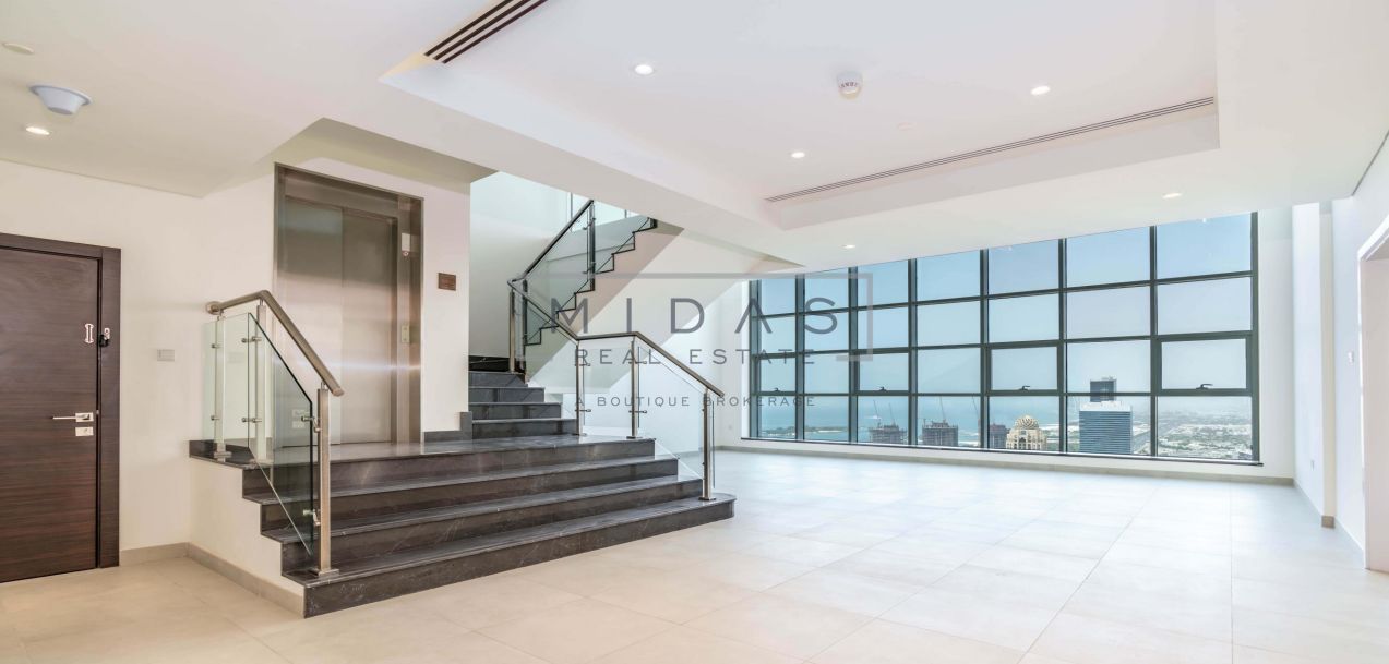 Vacant | Luxury Triplex | Private Pool | Internal Lift